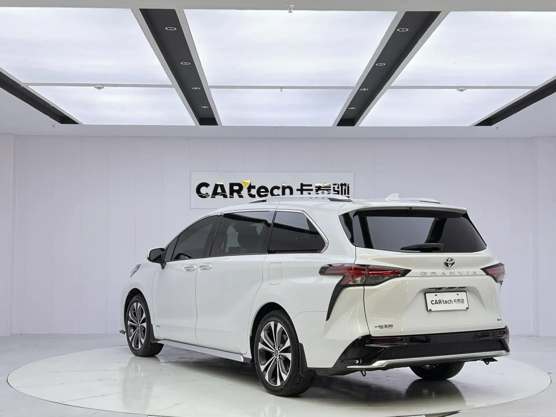 Toyota Granvia, 2024 7