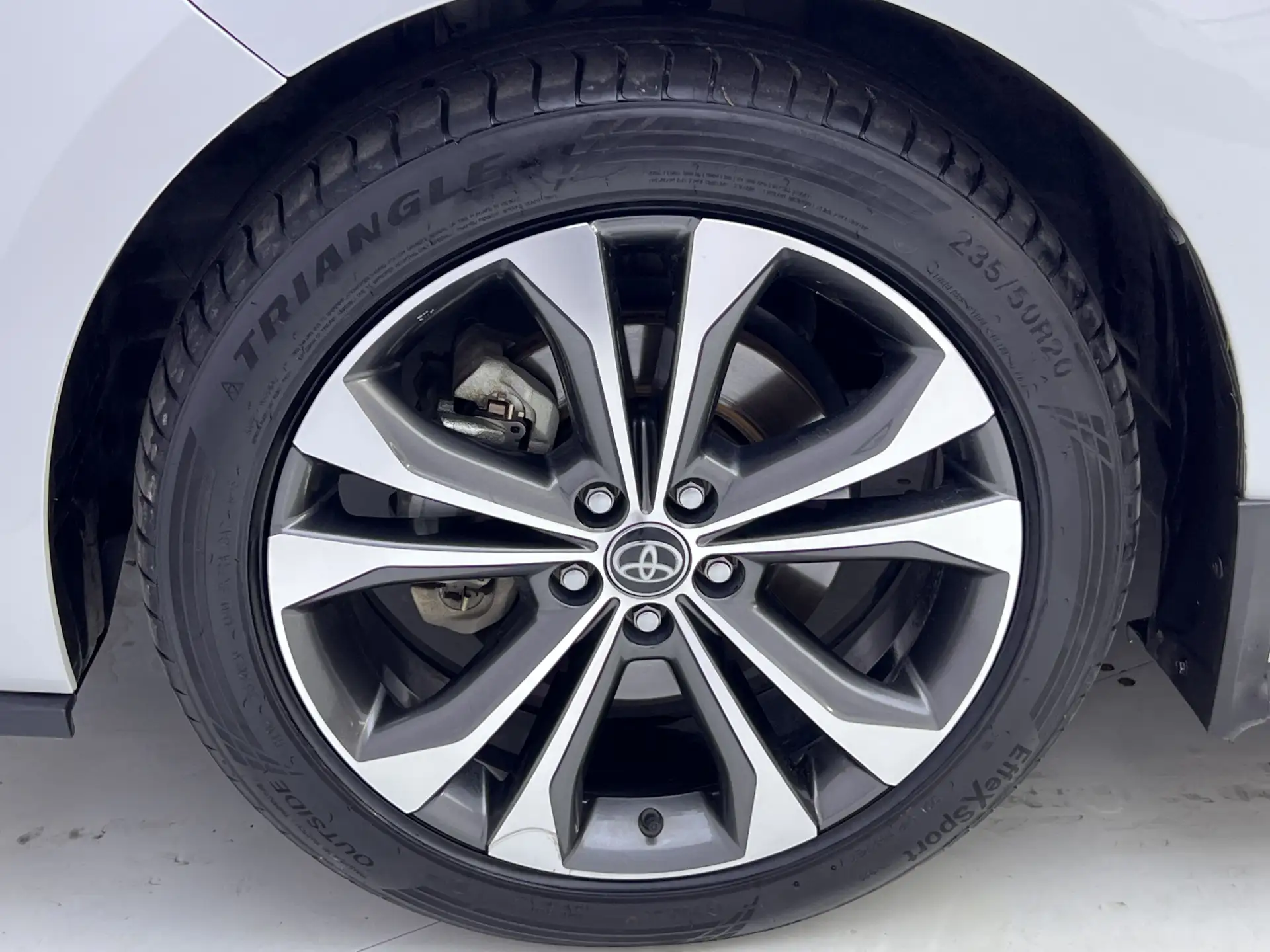 Toyota Granvia, 2024 11