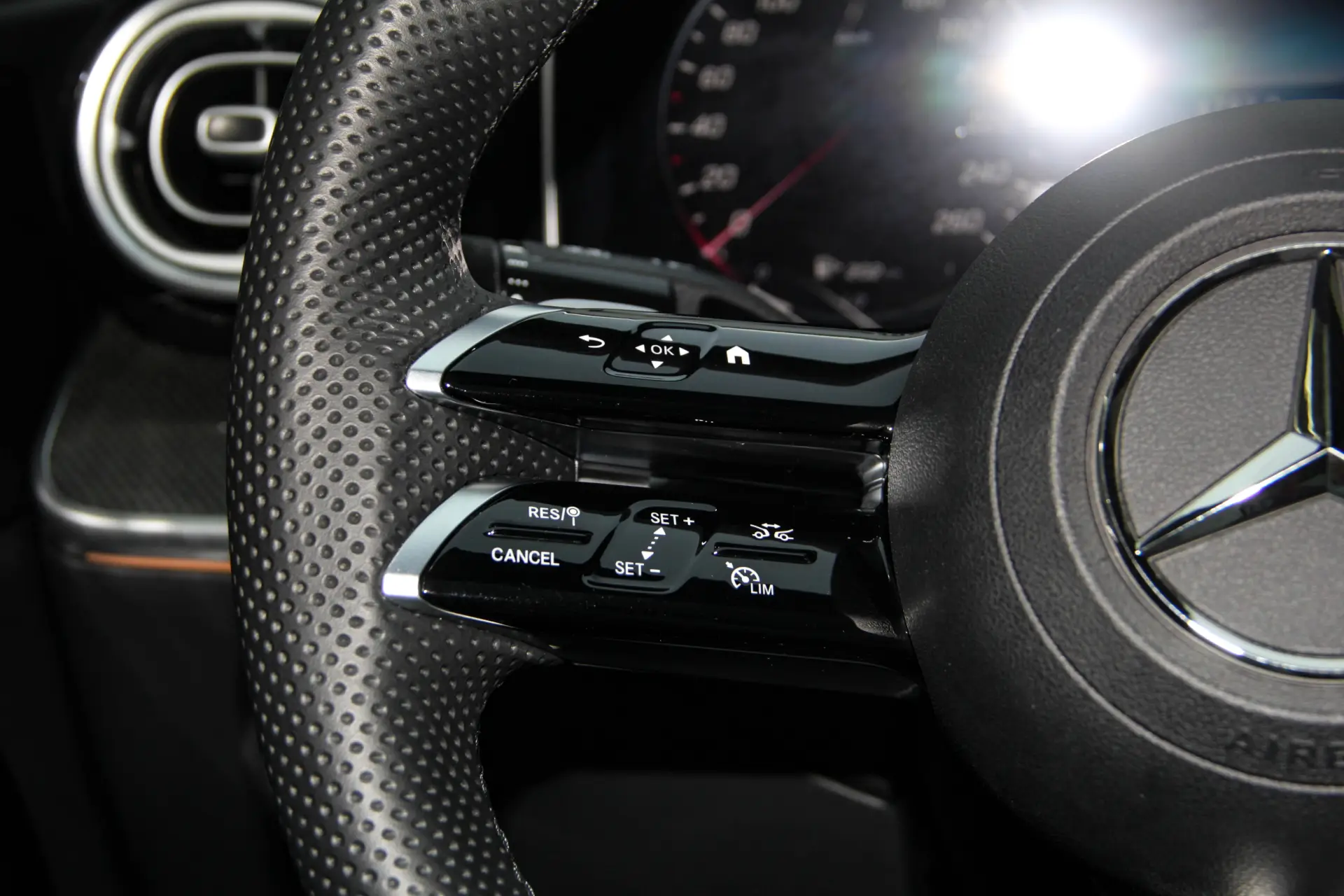 Mercedes-Benz C 260 L, 2025 15