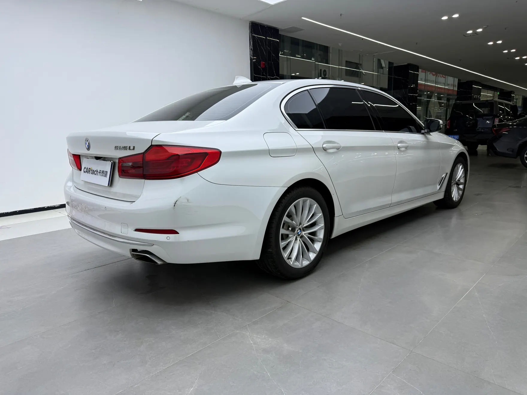 BMW 525Li, 2019 все фото