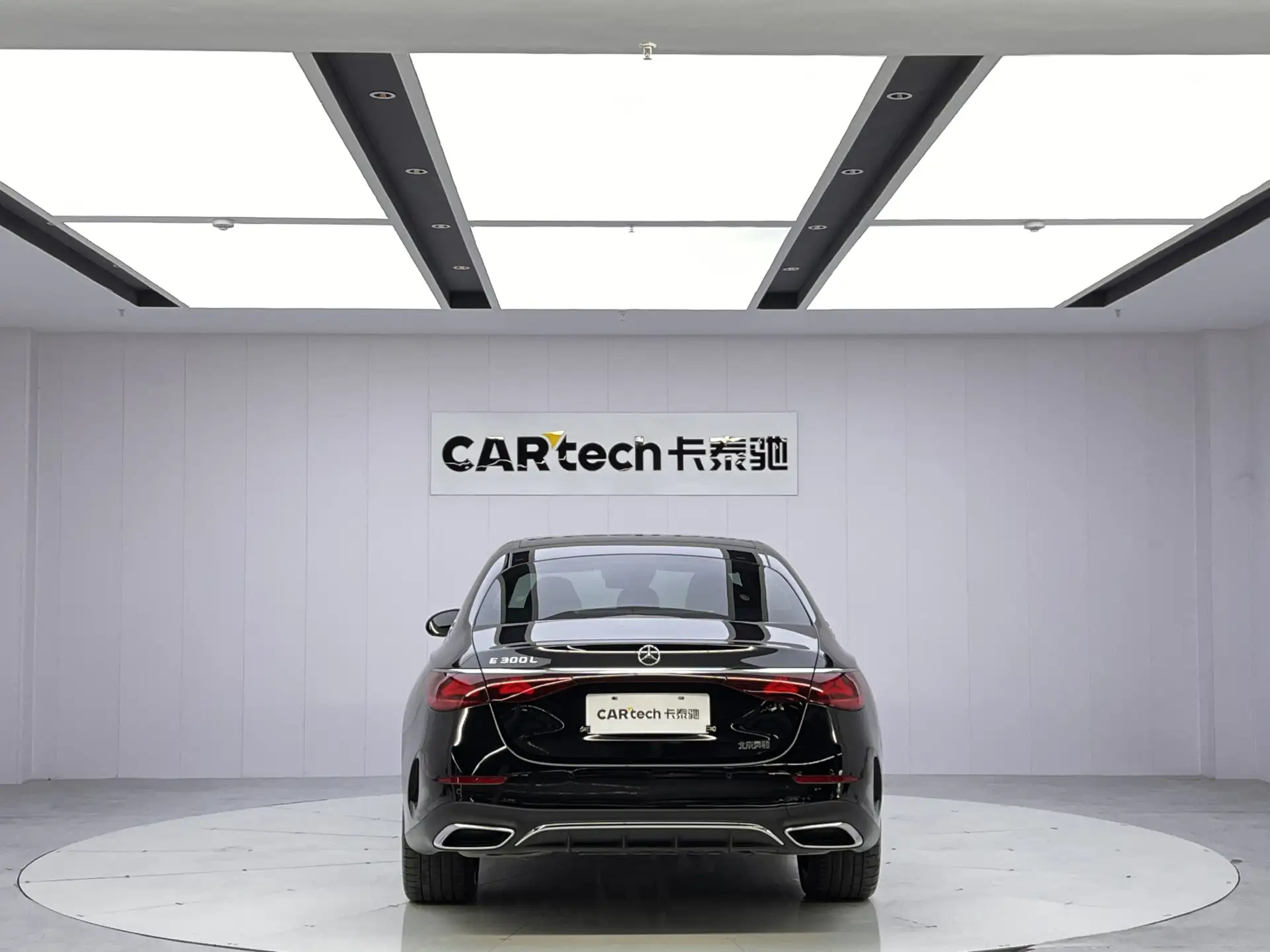 Mercedes-Benz E 300 L, 2024 13
