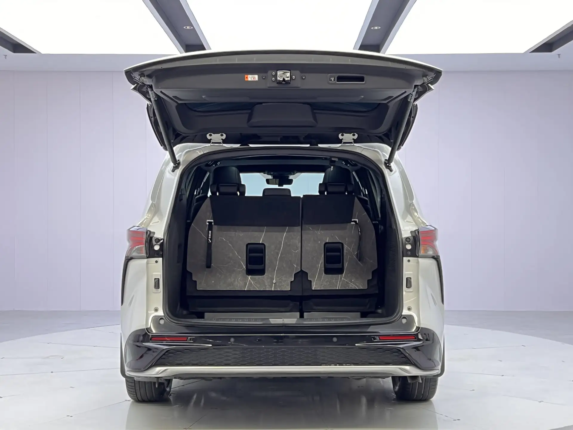 Toyota Granvia, 2024 13
