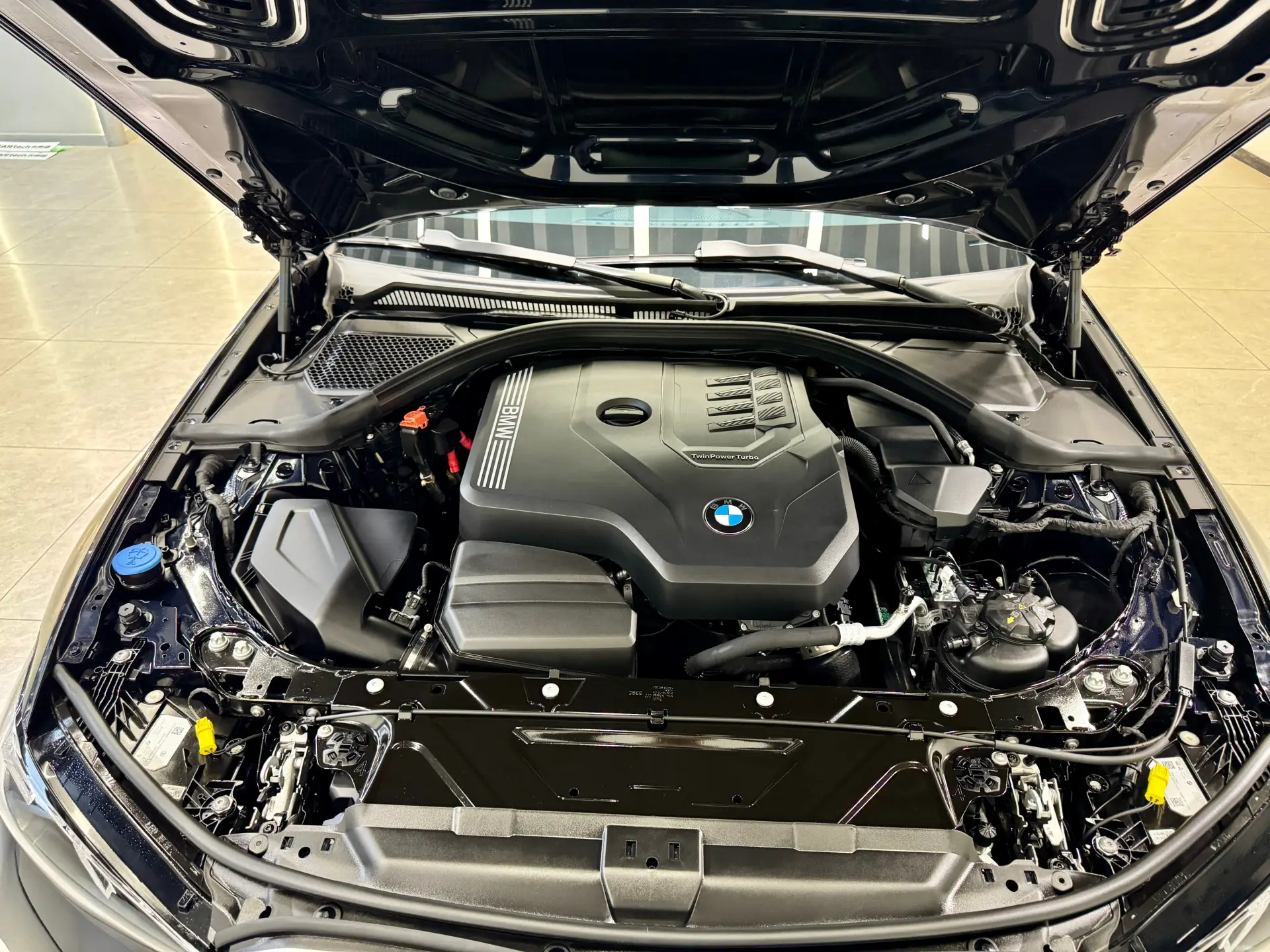 BMW 325Li, 2026 20