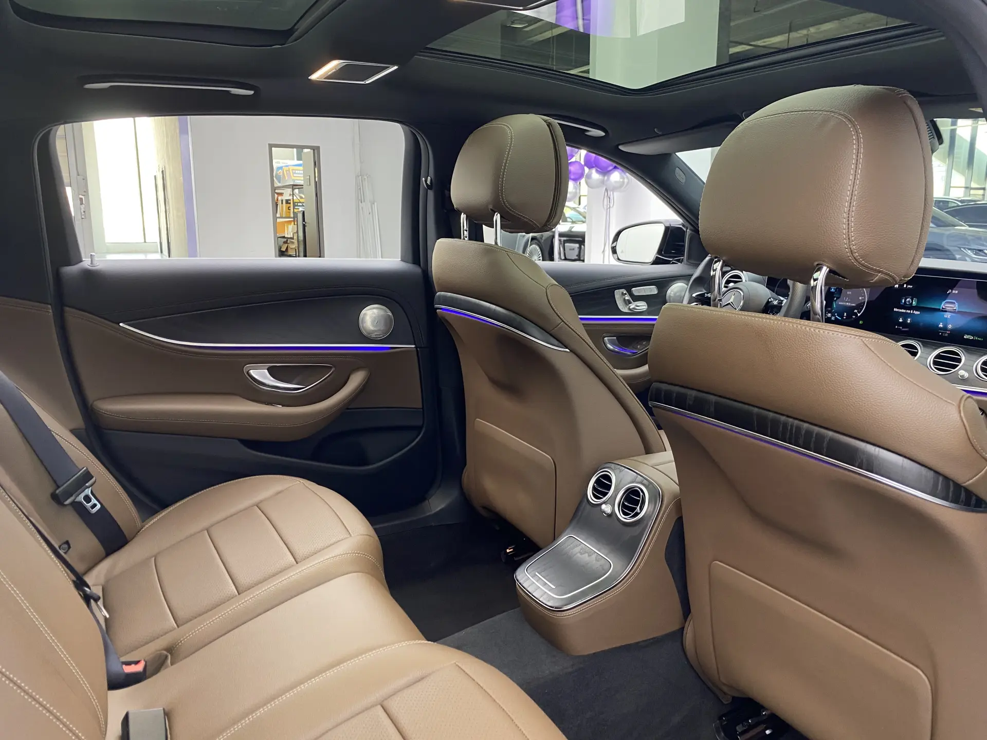 Mercedes-Benz E 300 L, 2020 11