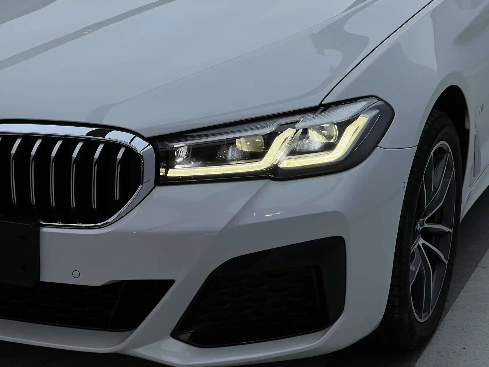 BMW 525Li, 2022 все фото