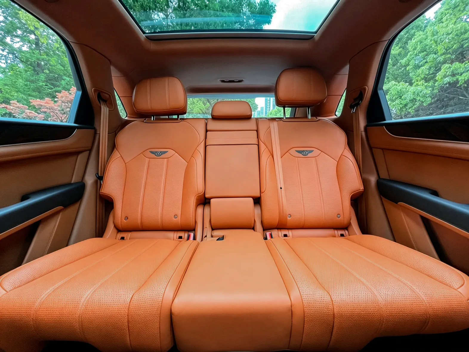 Bentley Bentayga, 2023 16