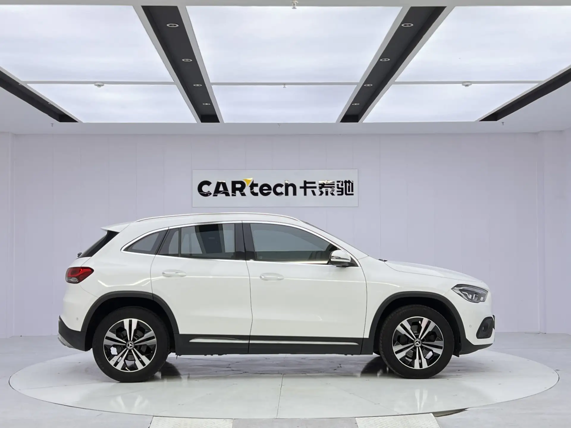 Mercedes-Benz GLA 200, 2021 3