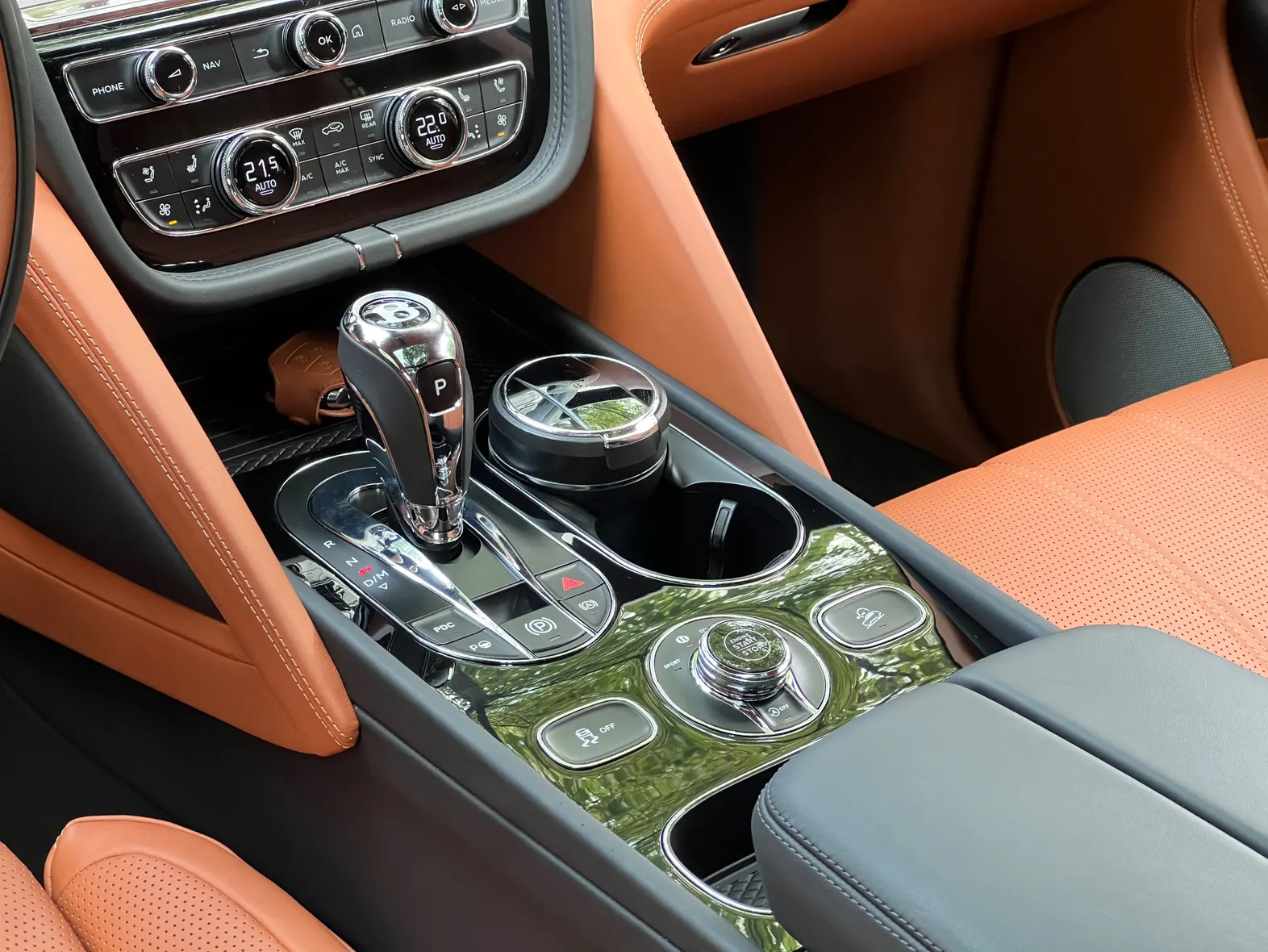Bentley Bentayga, 2023 12