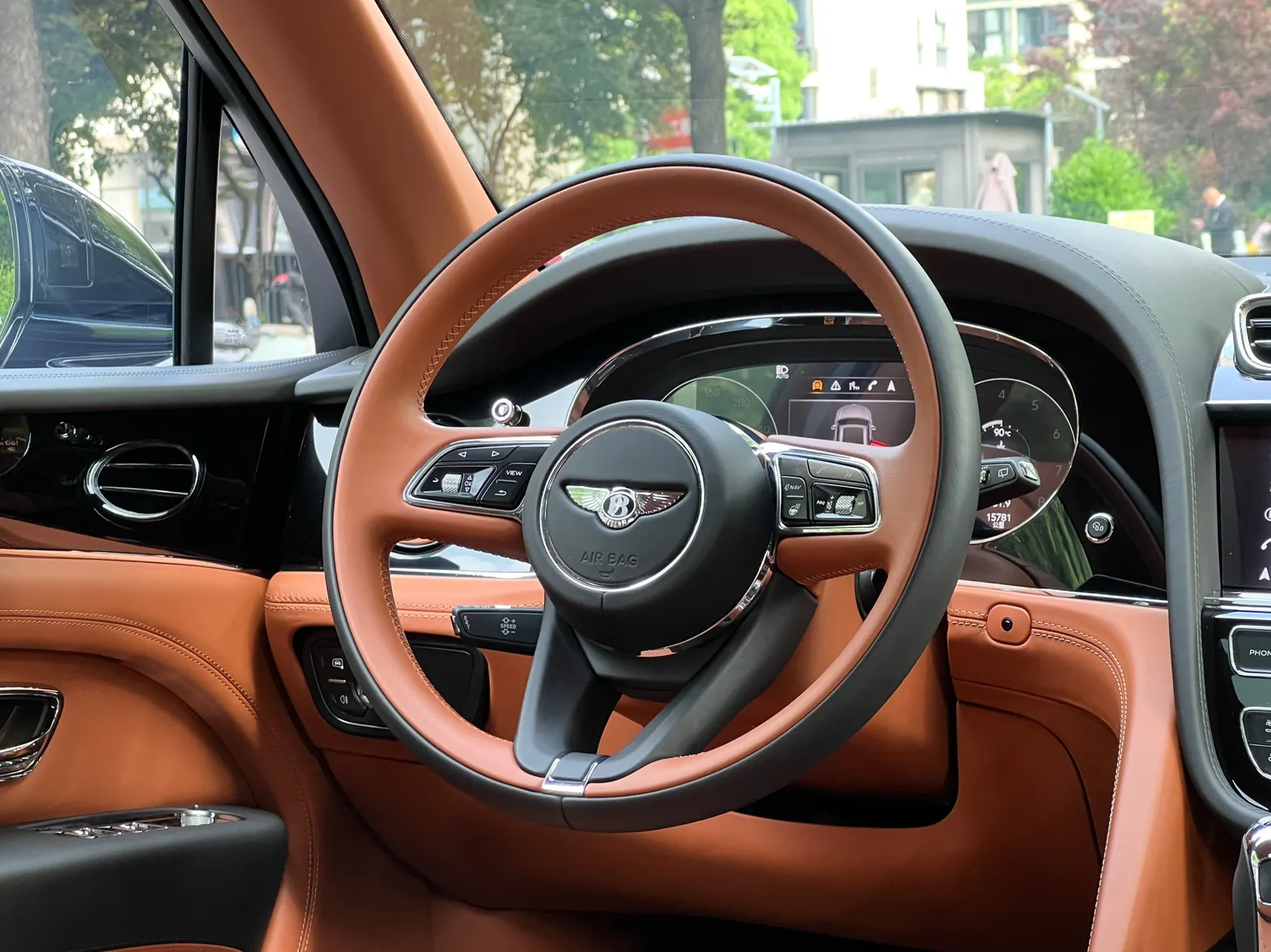 Bentley Bentayga, 2023 15