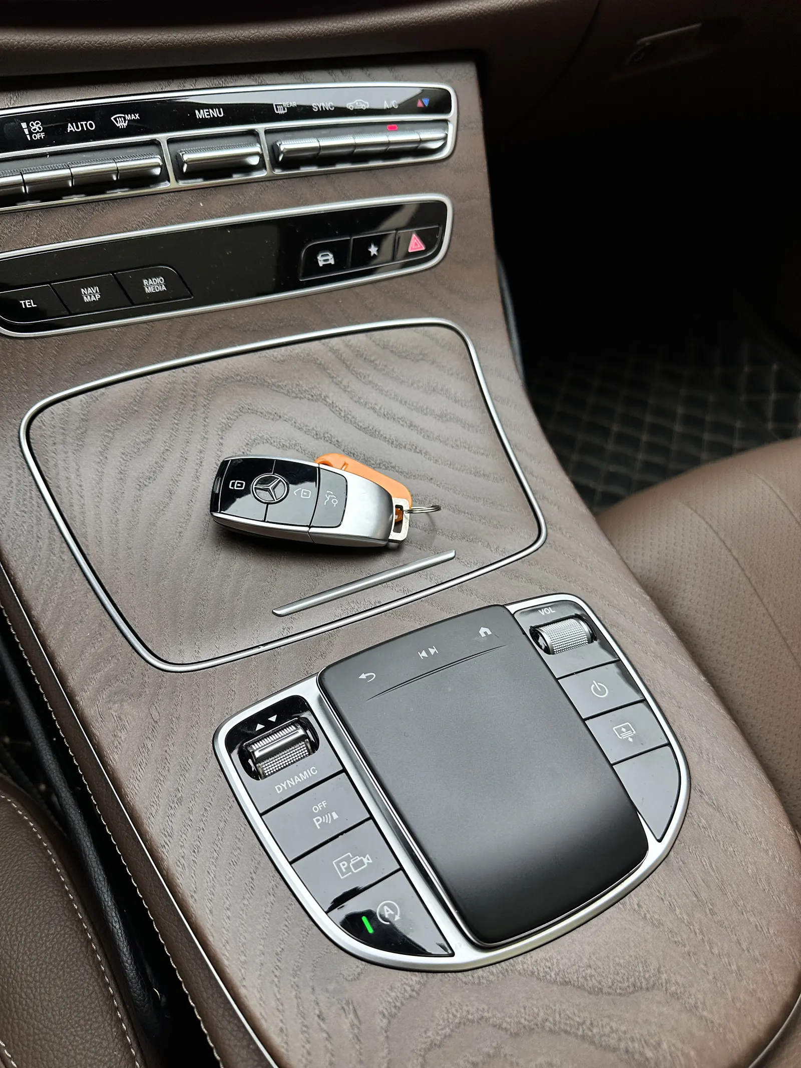 Mercedes-Benz E 300 L, 2023 16