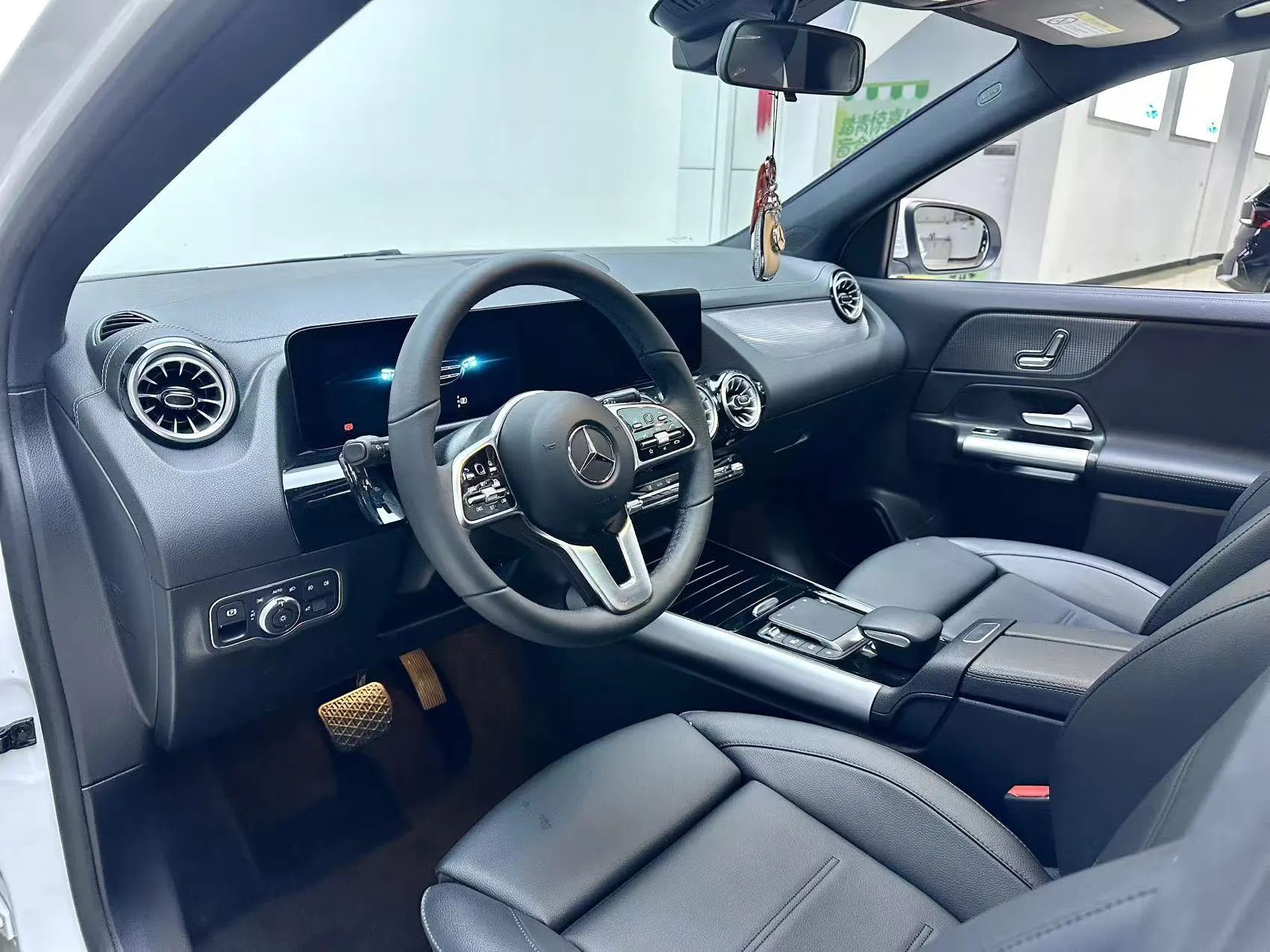 Mercedes-Benz GLA 220, 2023 13