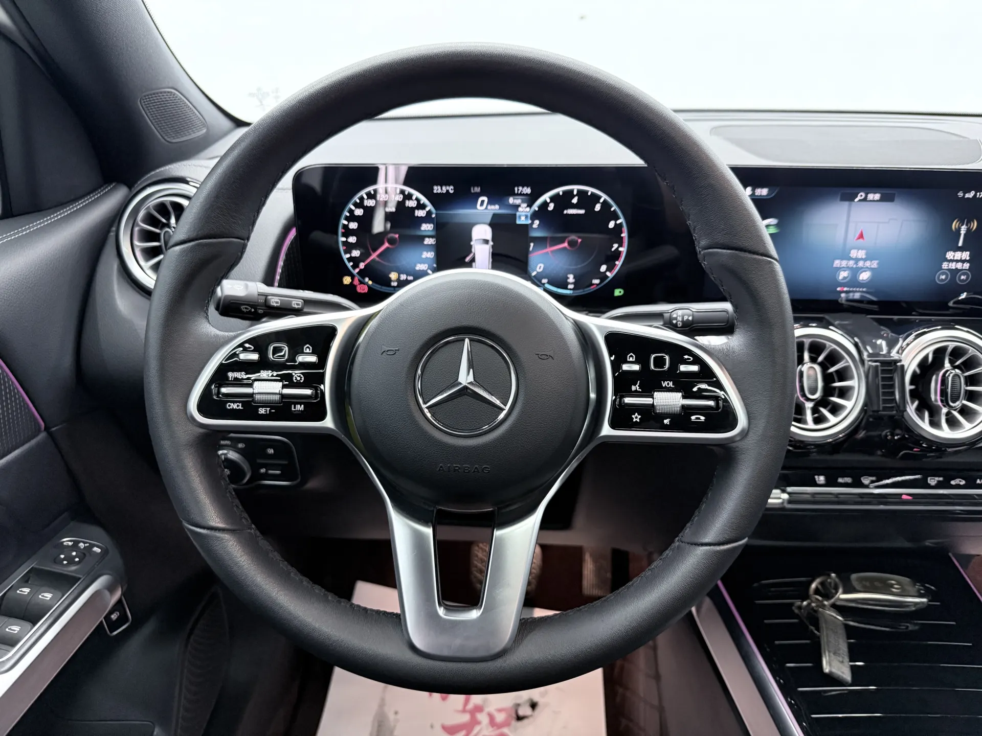 Mercedes-Benz GLB, 2023 18