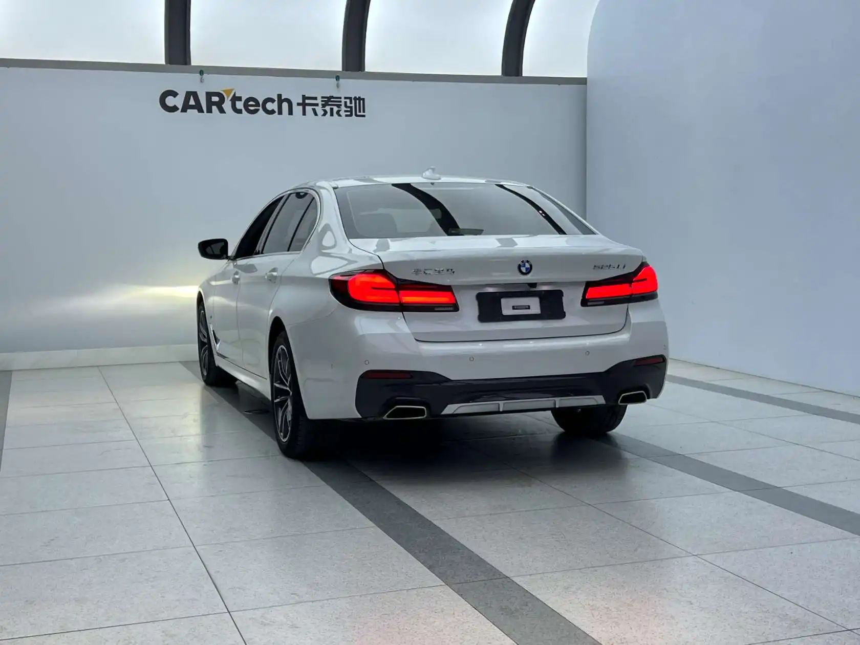 BMW 525Li, 2022 4