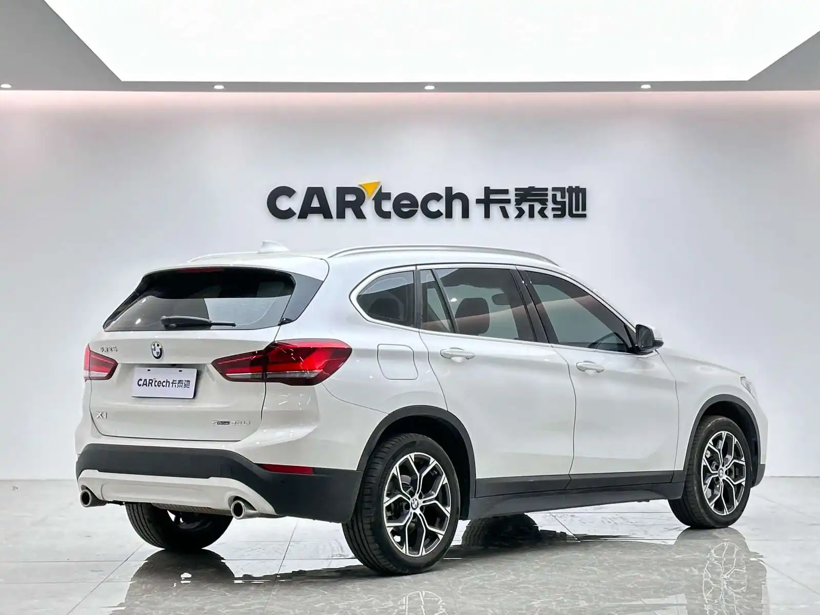 BMW X1, 2023 все фото