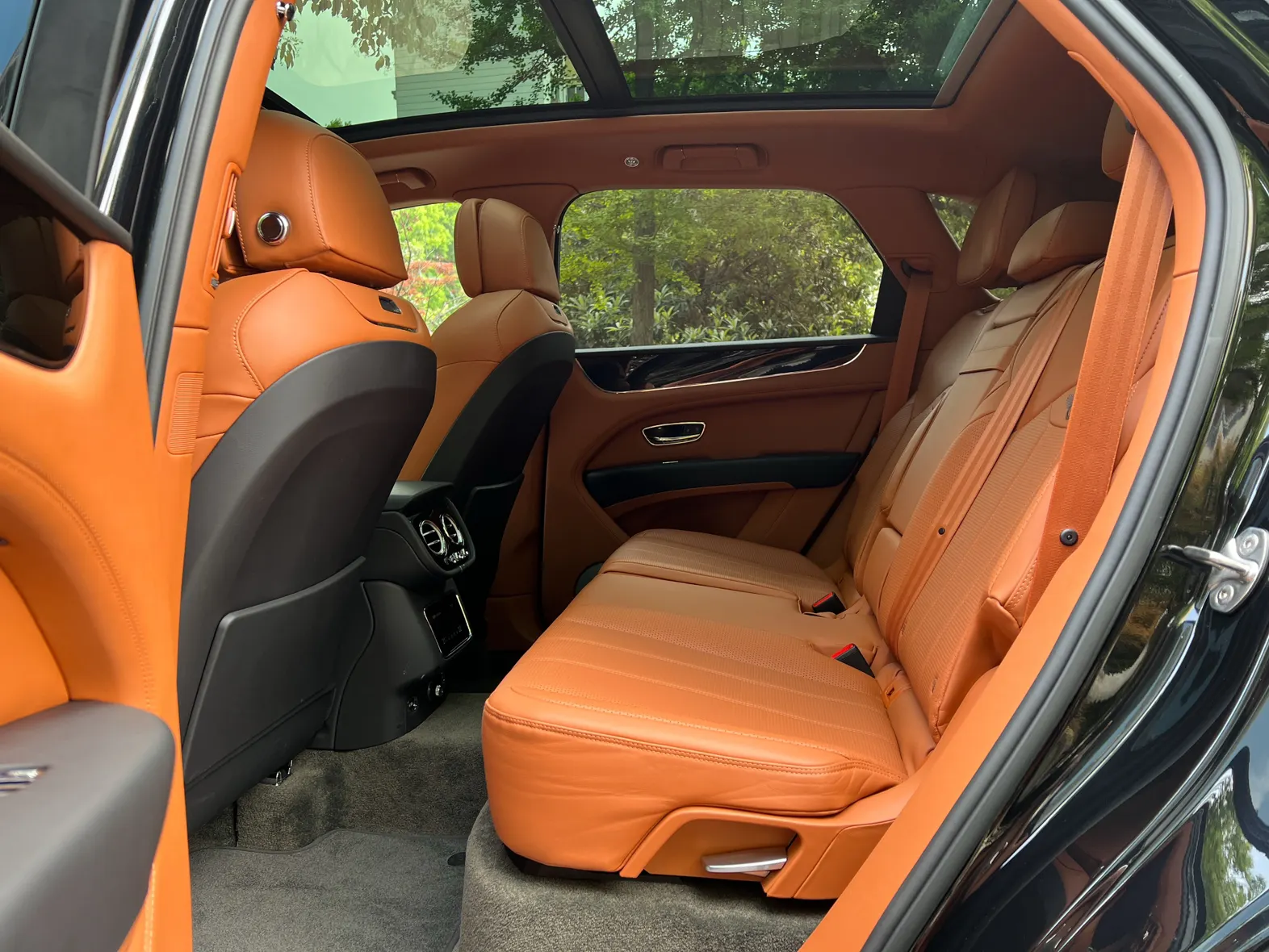 Bentley Bentayga, 2023 11