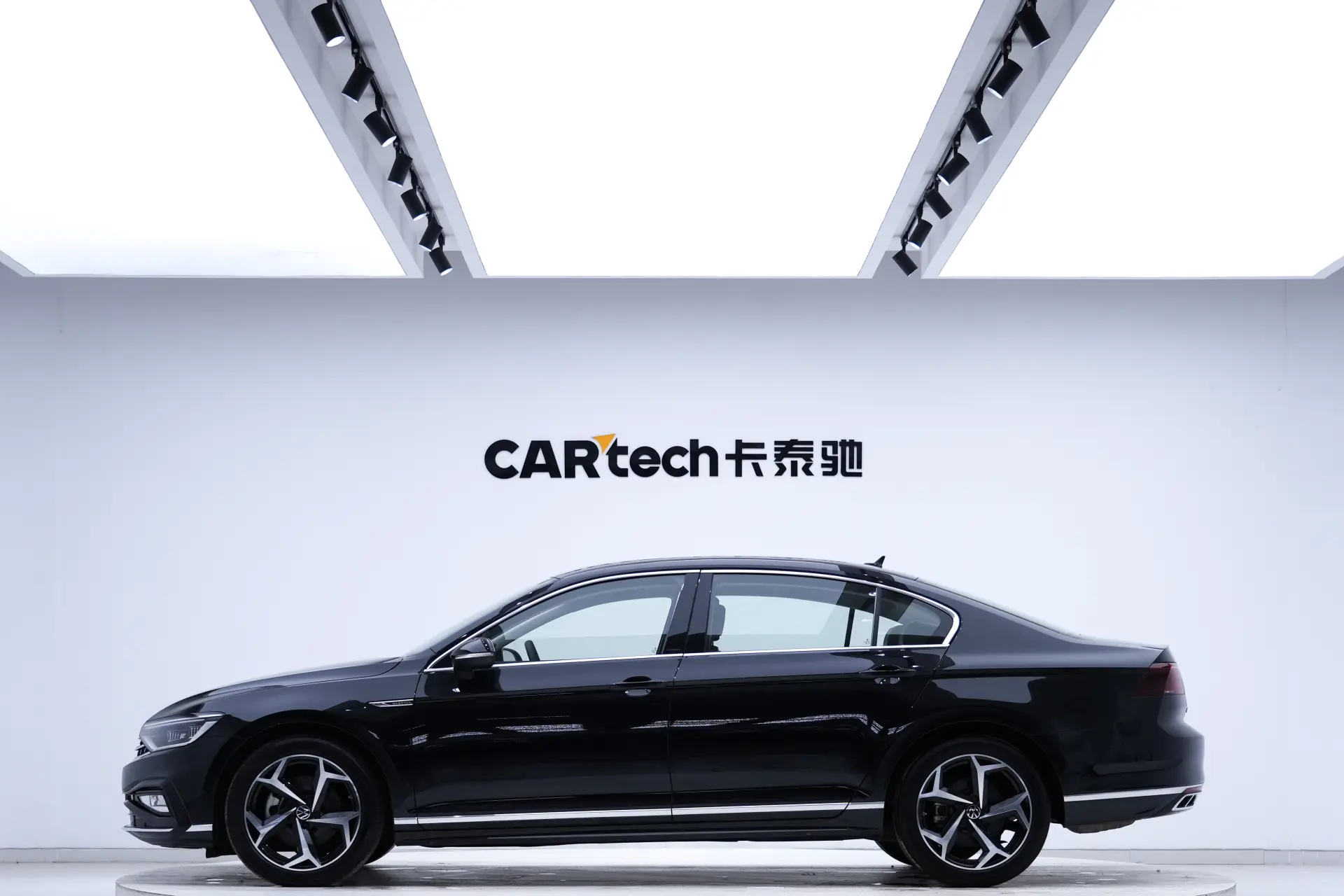 Volkswagen Magotan, 2023 8