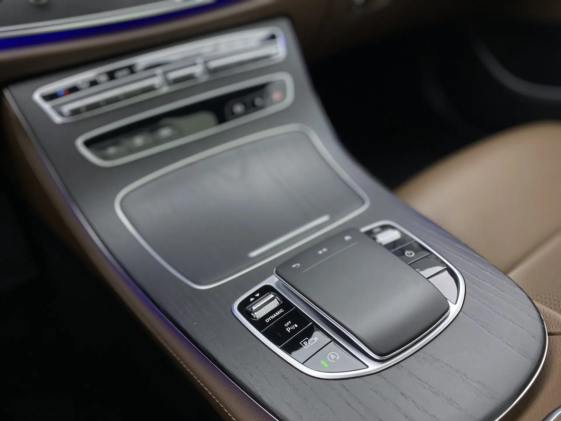 Mercedes-Benz E 300 L, 2020 19