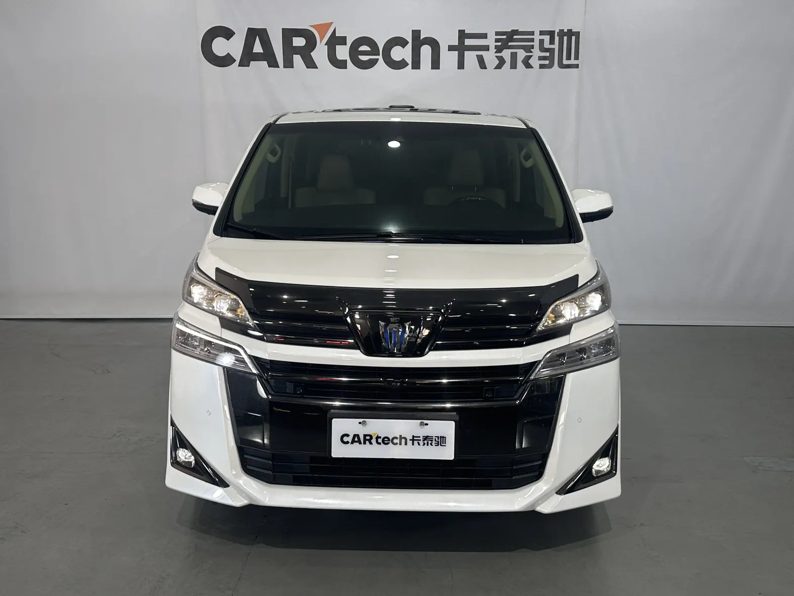 Toyota Alphard, 2023 3