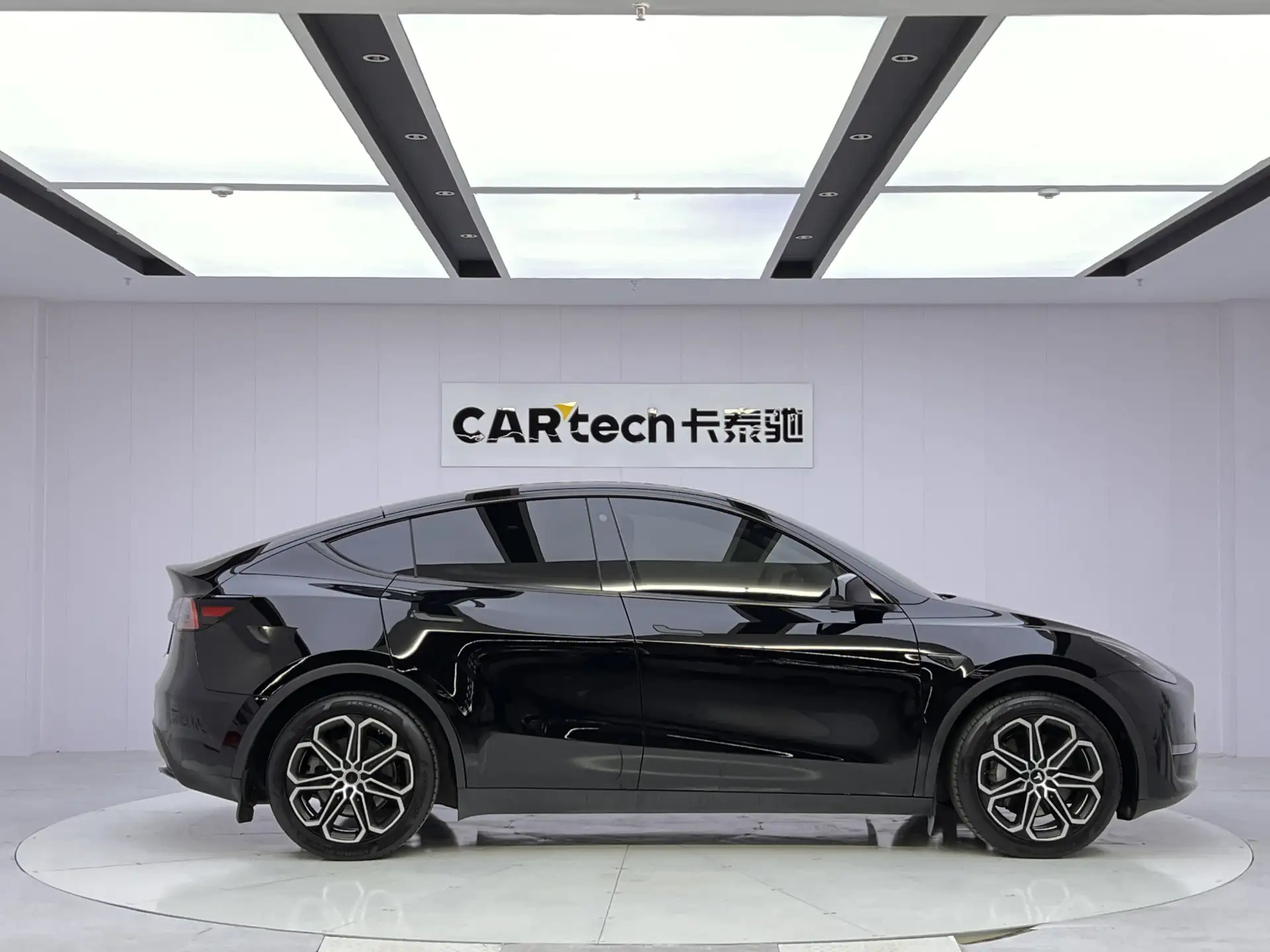 Tesla Model Y, 2022 4