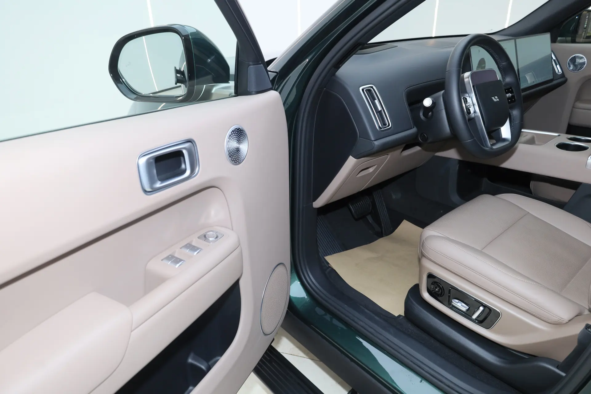 Li Auto L9, 2025 32