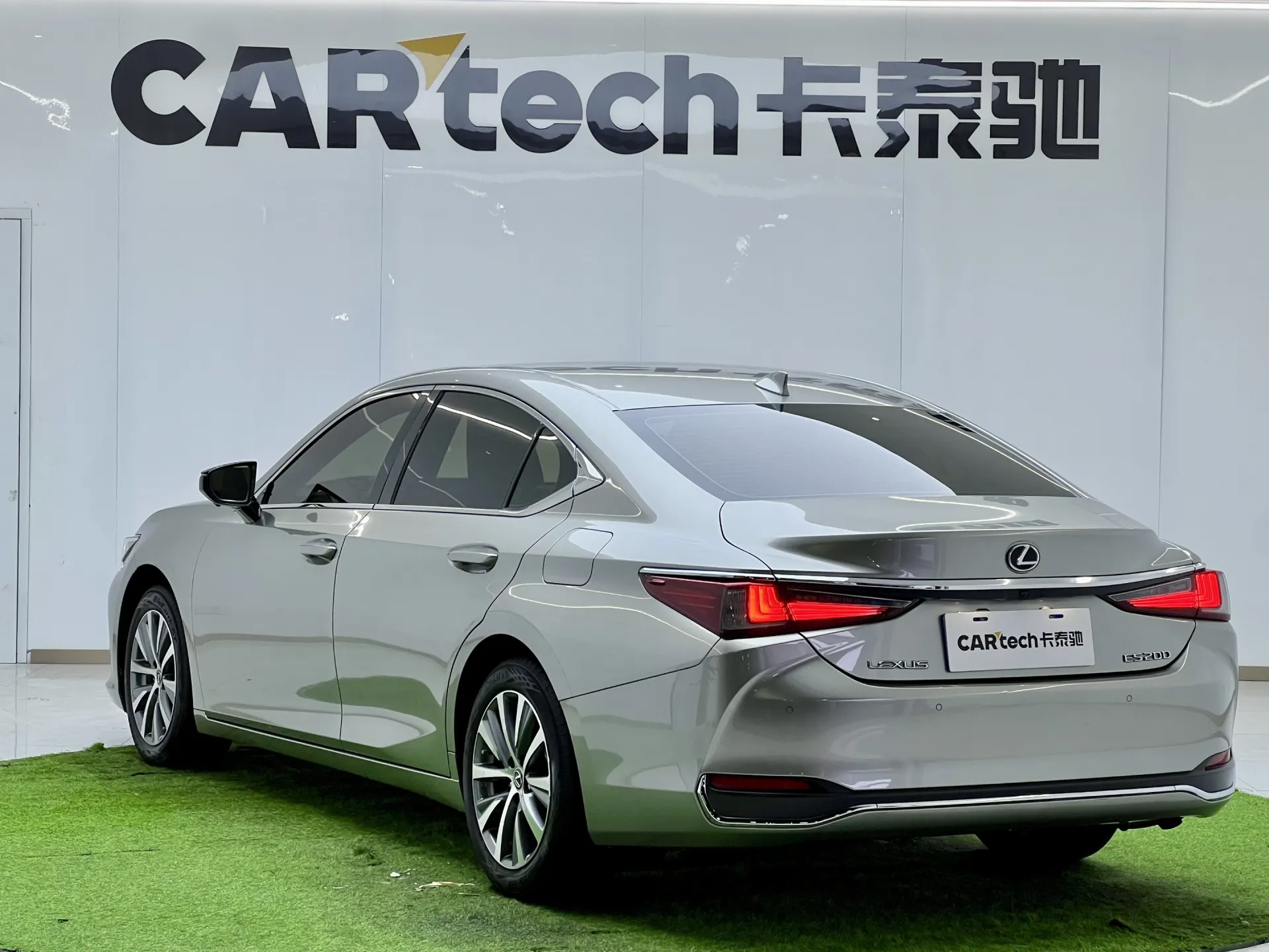 Lexus ES 200, 2021 6