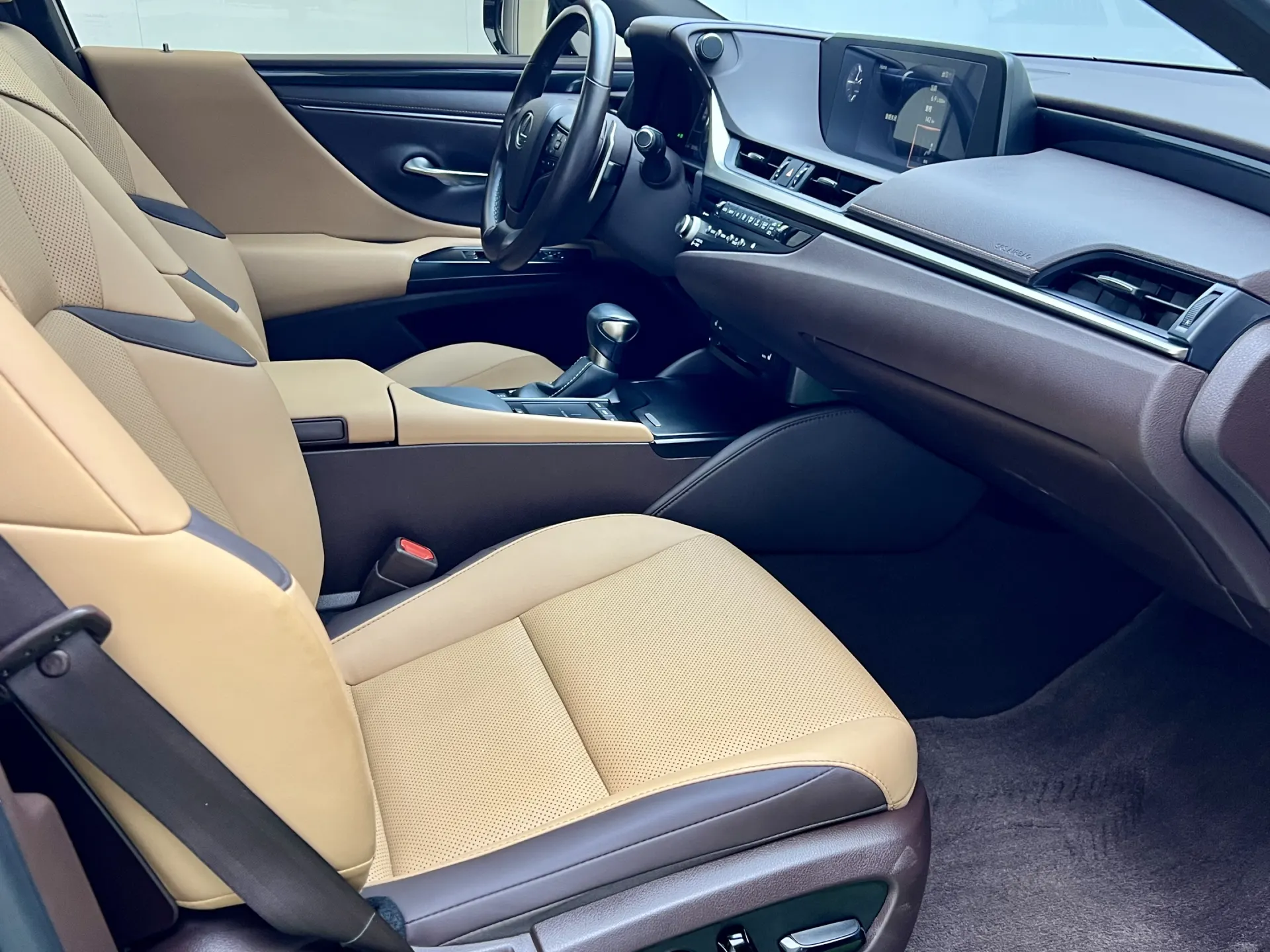 Lexus ES 200, 2021 15