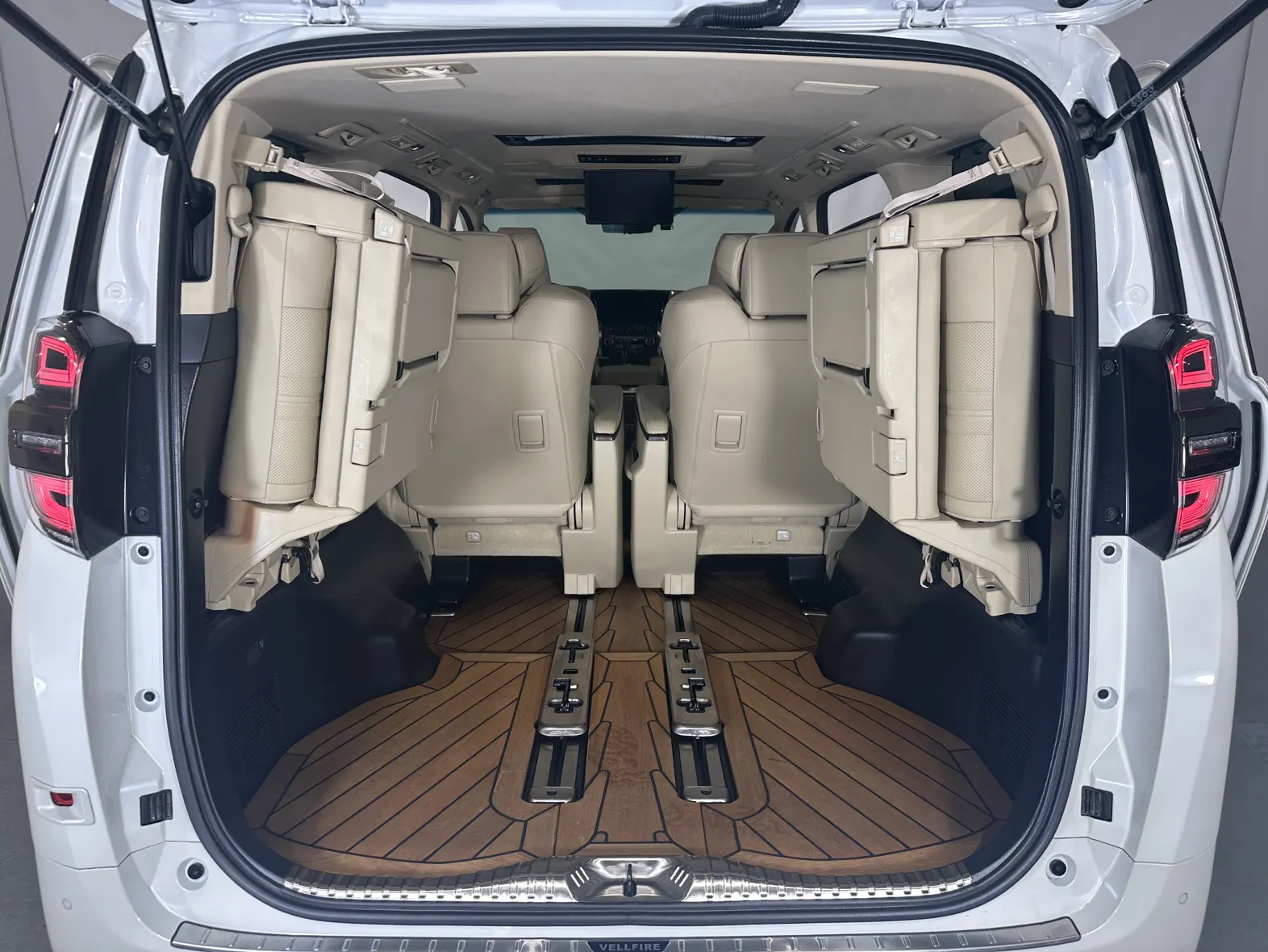 Toyota Alphard, 2023 16
