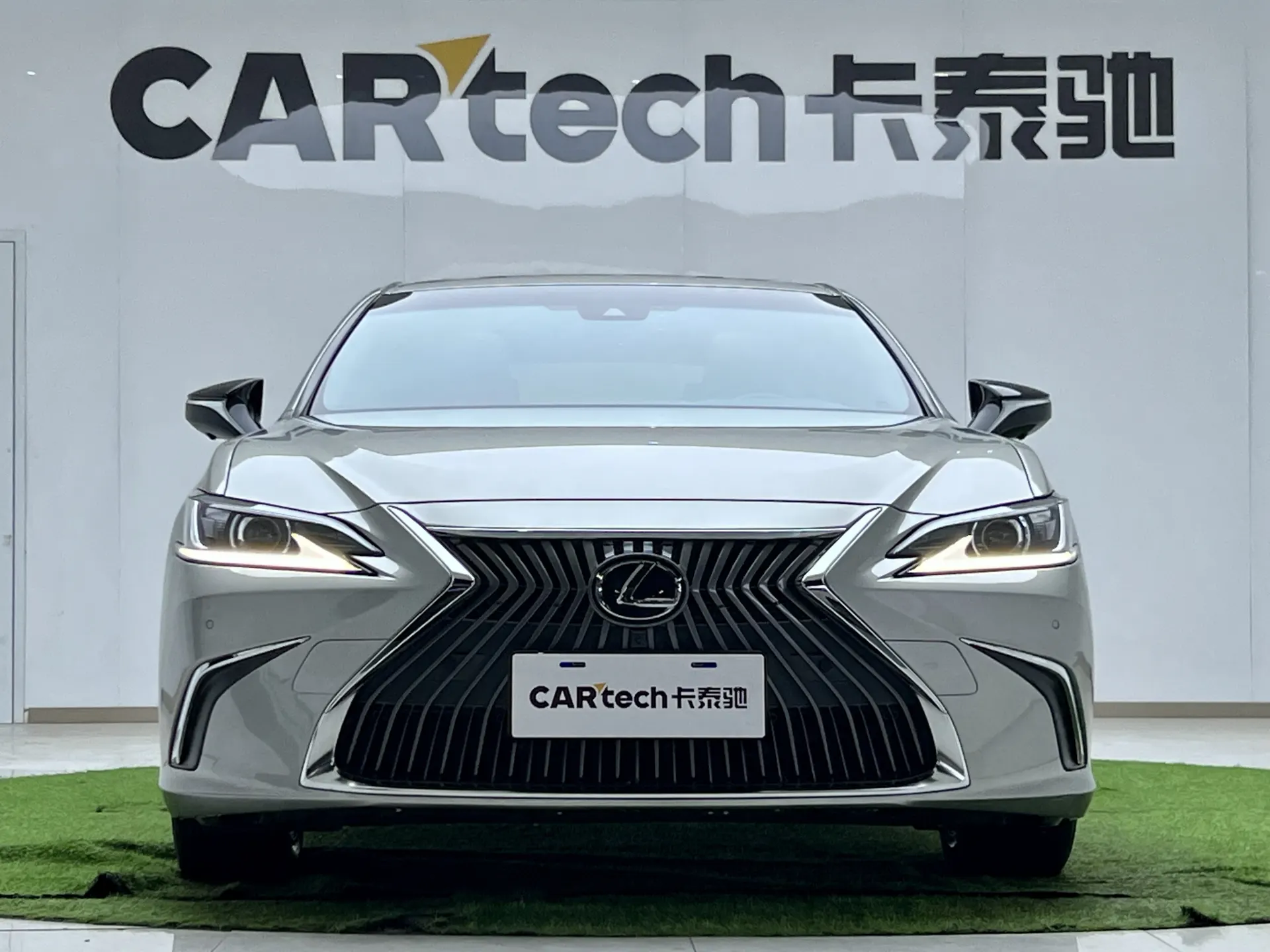 Lexus ES 200, 2021 3