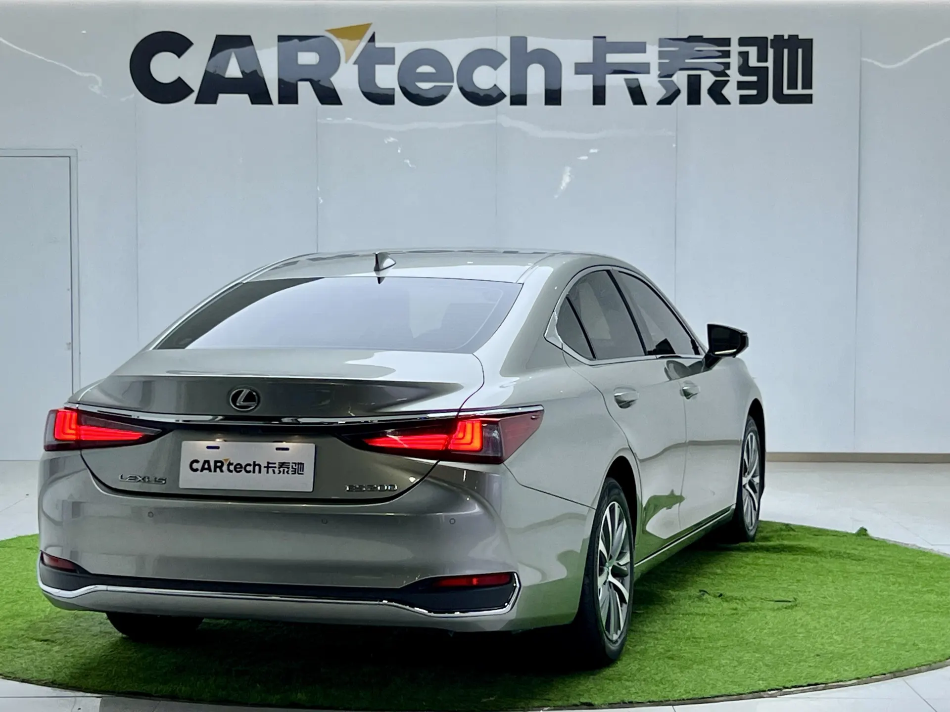 Lexus ES 200, 2021 4