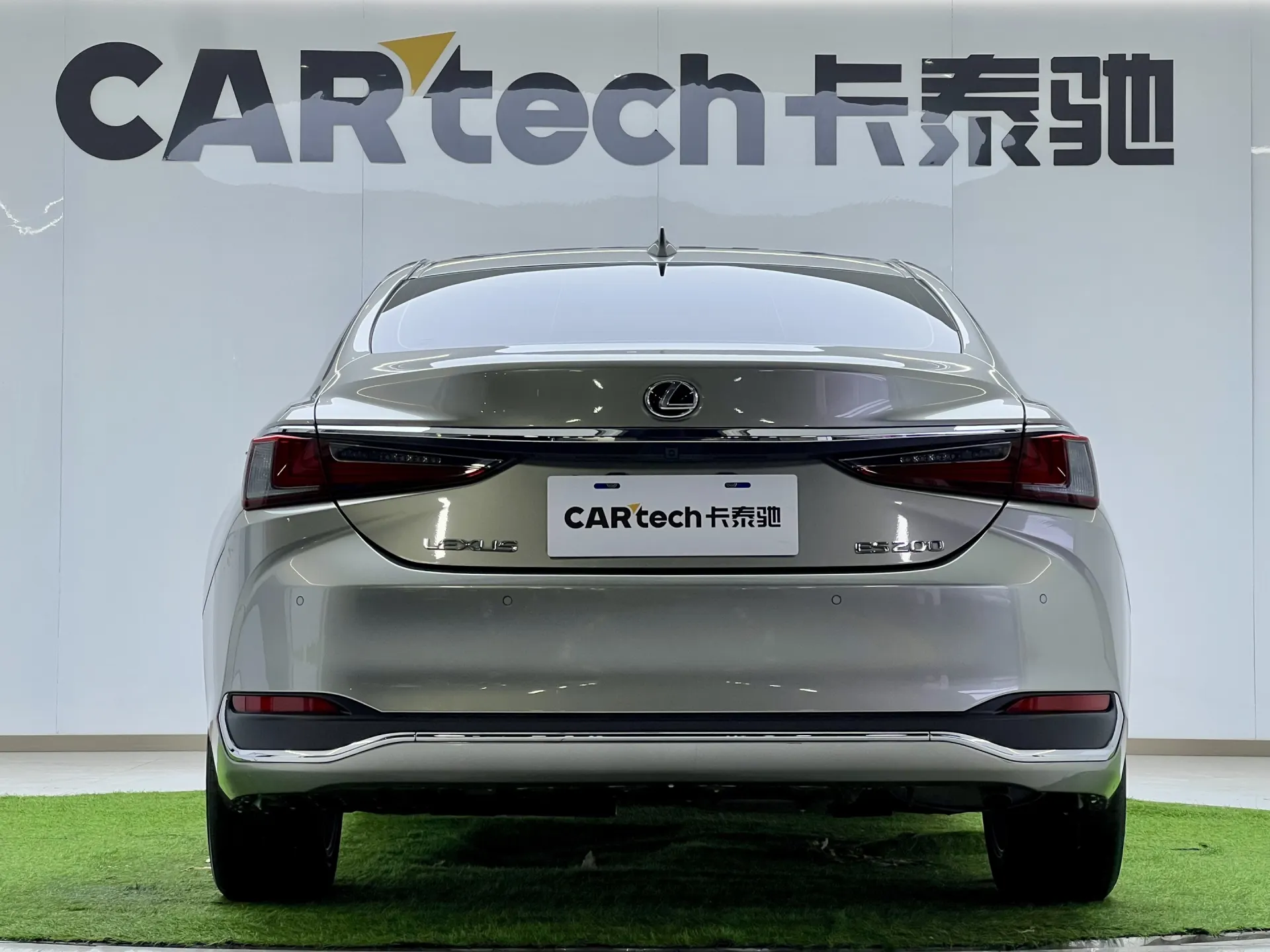 Lexus ES 200, 2021 10