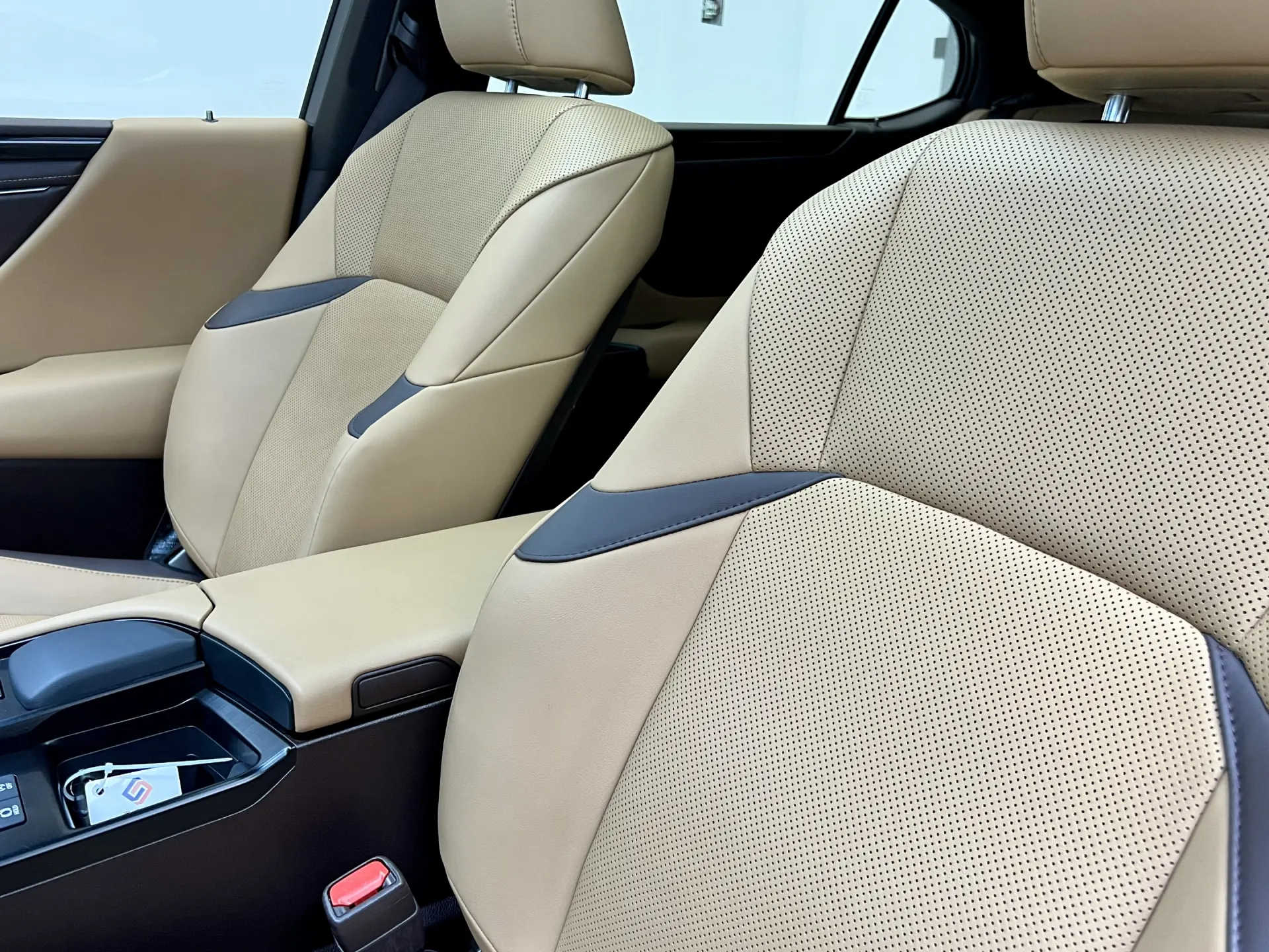 Lexus ES 200, 2021 23