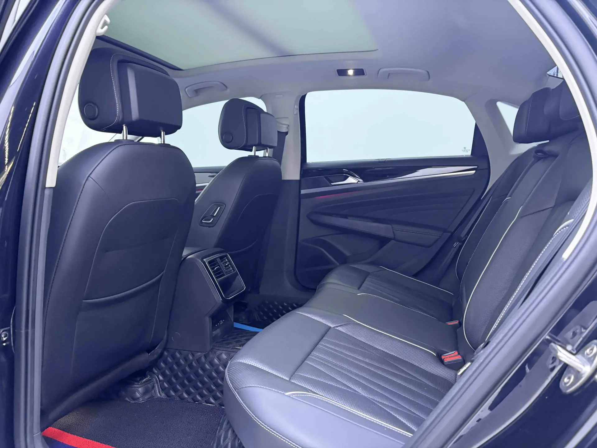 Volkswagen Passat, 2022 7