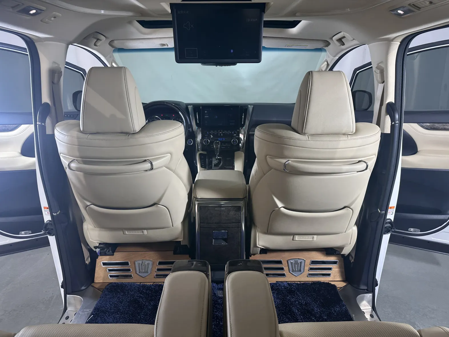 Toyota Alphard, 2023 17