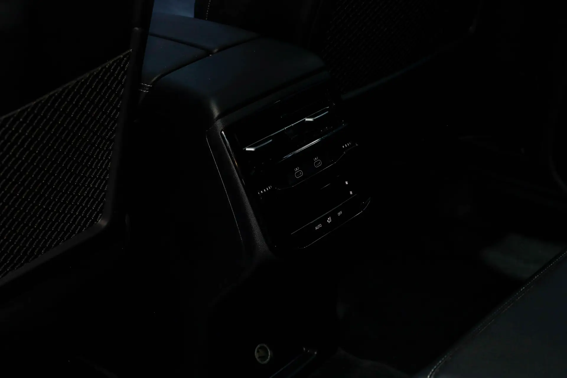 Audi Q6 40 TFSI, 2024 27
