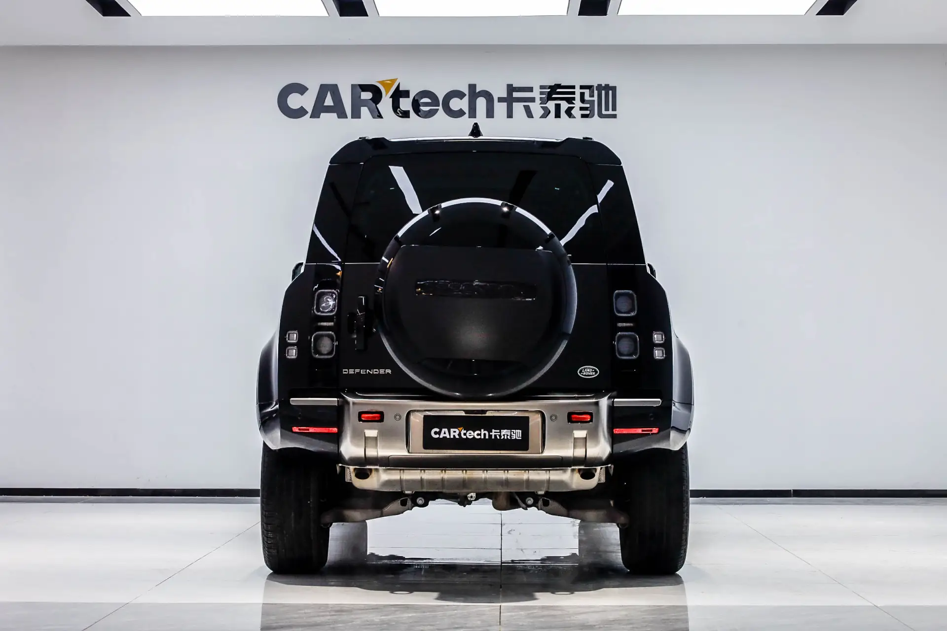 Land Rover Defender, 2024 3