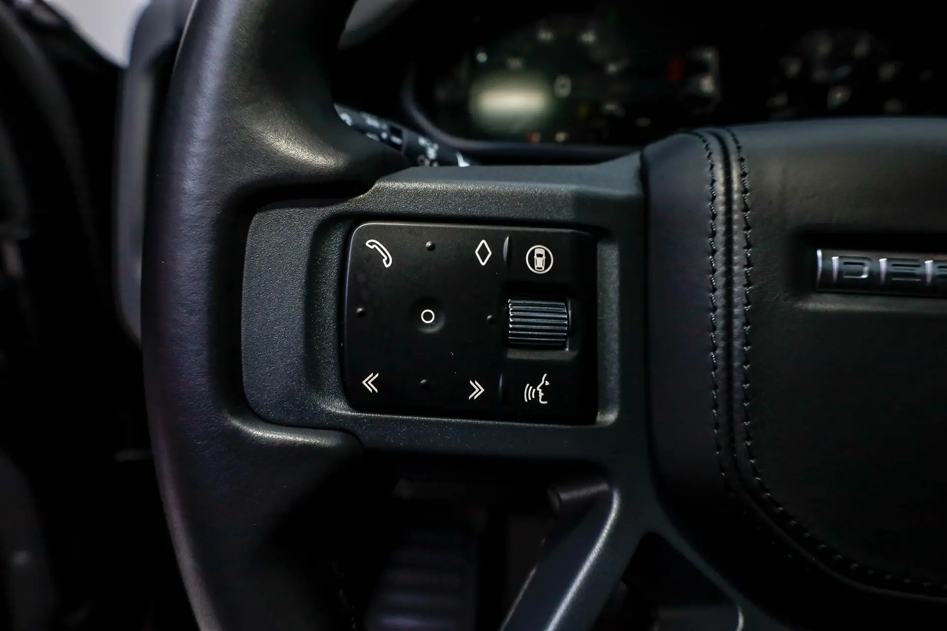 Land Rover Defender, 2024 28
