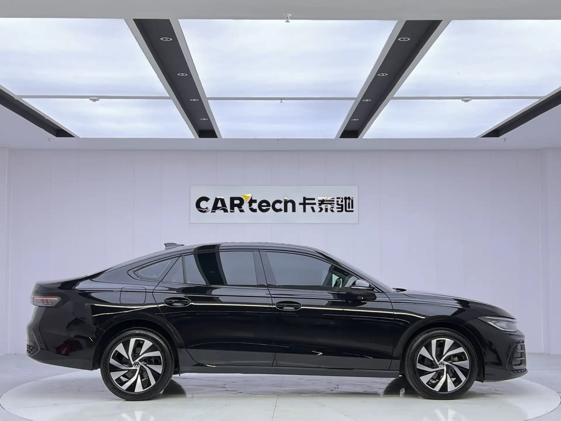 Volkswagen Passat, 2025 4