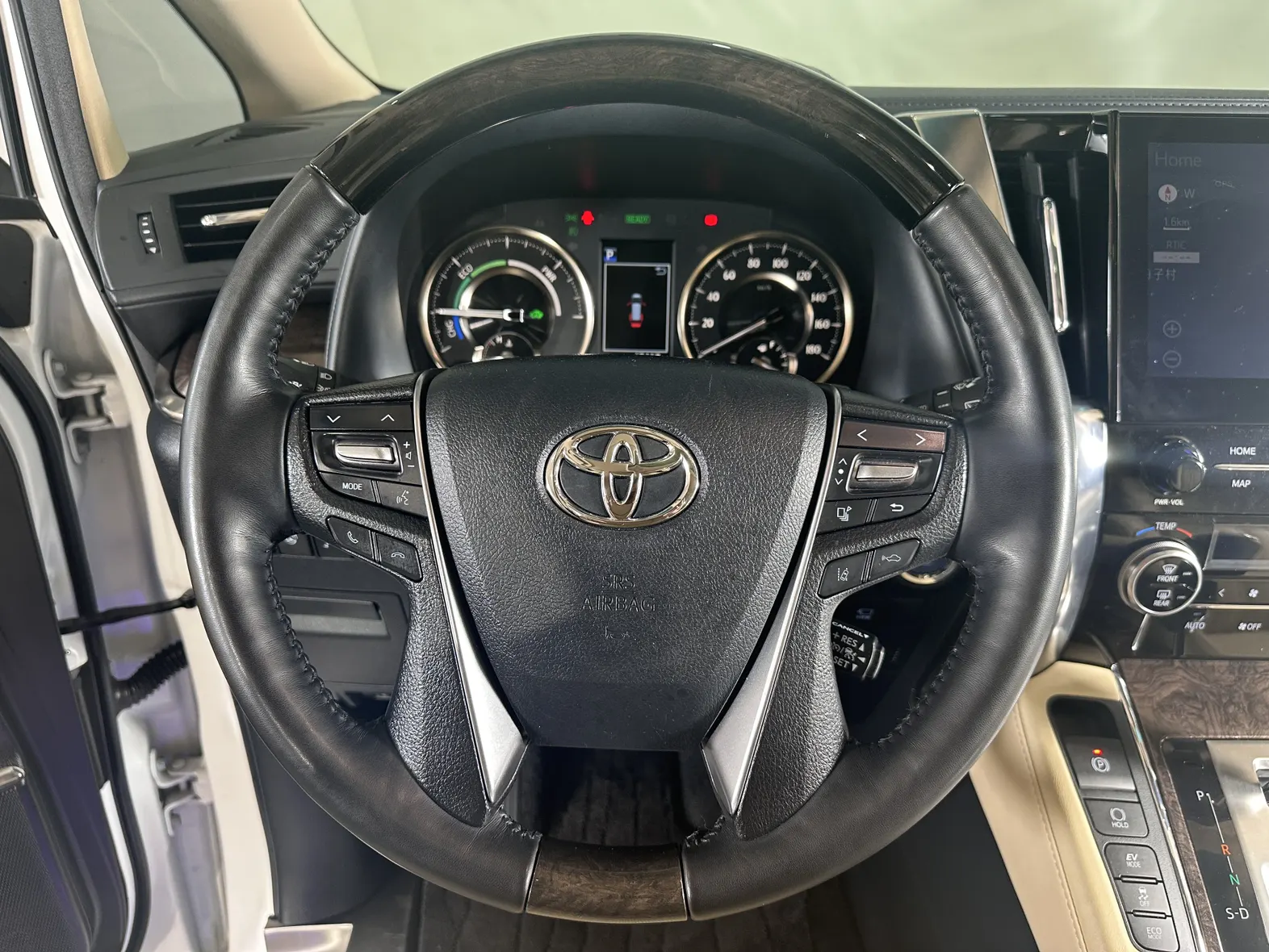 Toyota Alphard, 2023 11