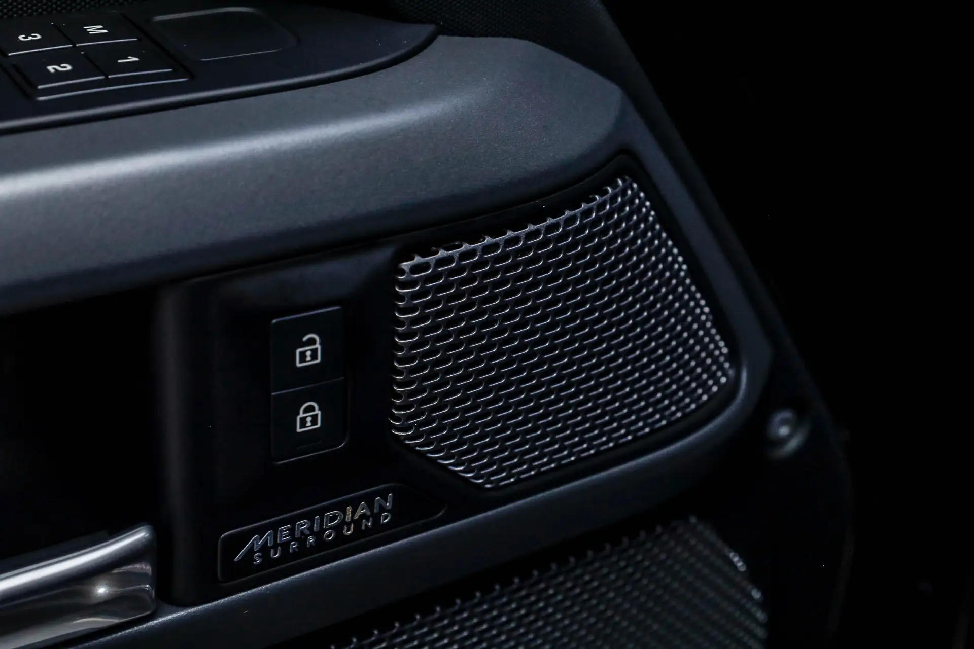 Land Rover Defender, 2024 21