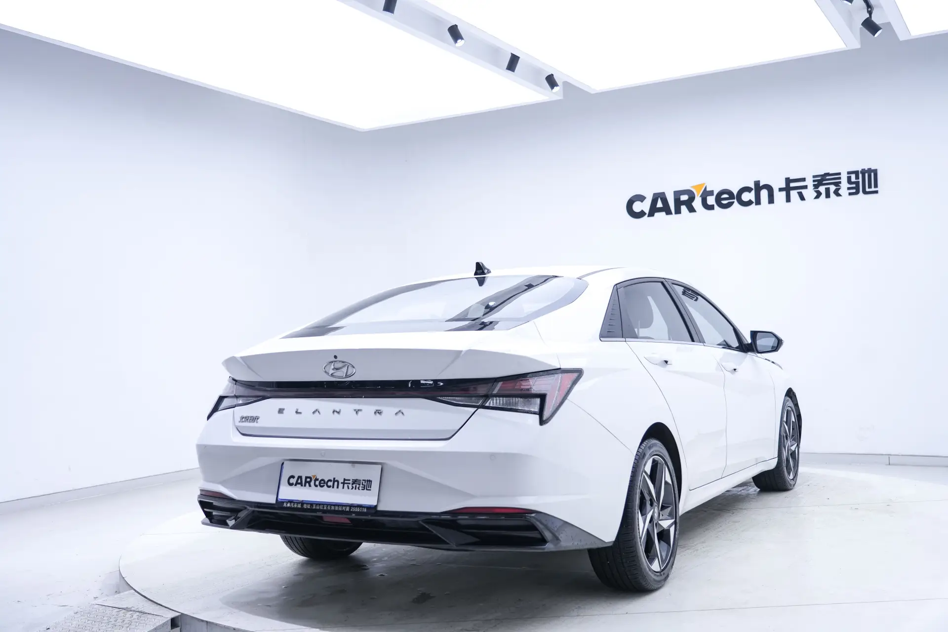 Hyundai Elantra, 2023 все фото