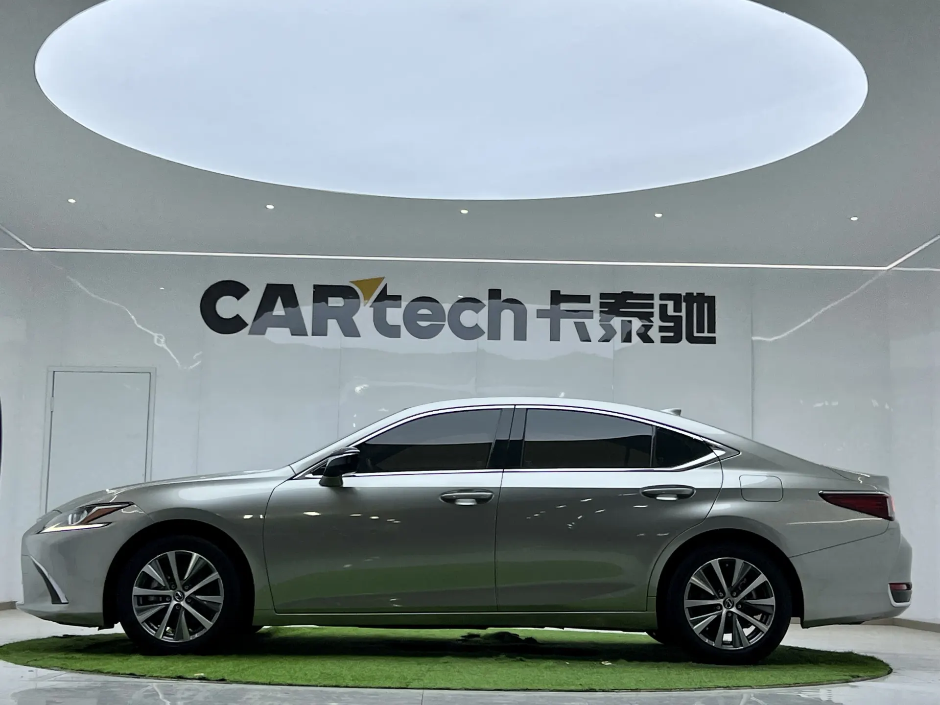 Lexus ES 200, 2021 7