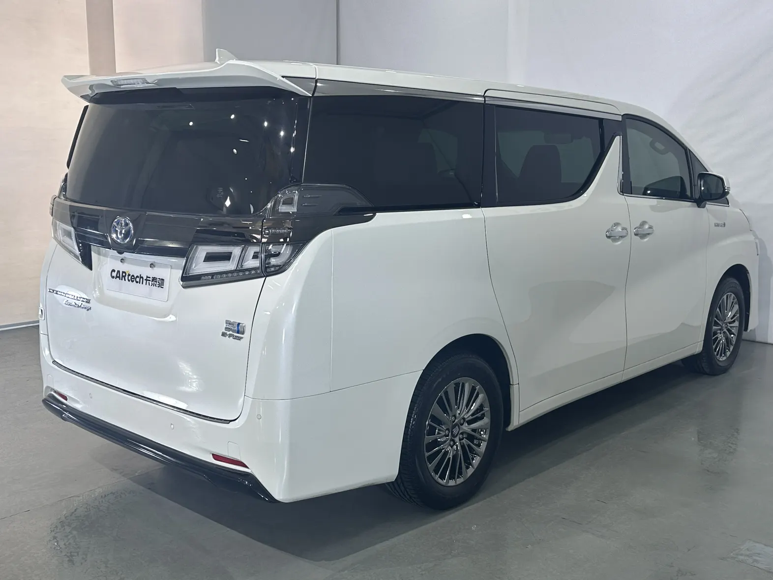 Toyota Alphard, 2023 8