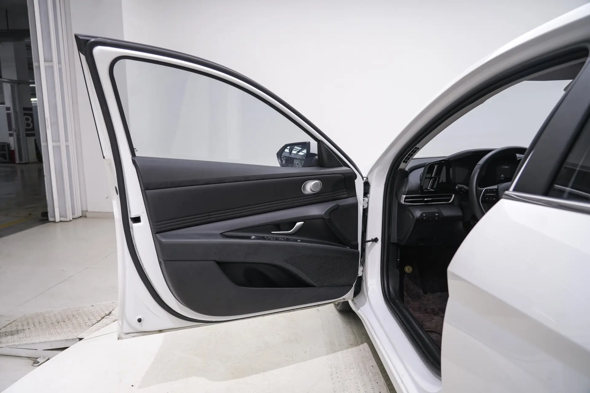 Hyundai Elantra, 2023 18