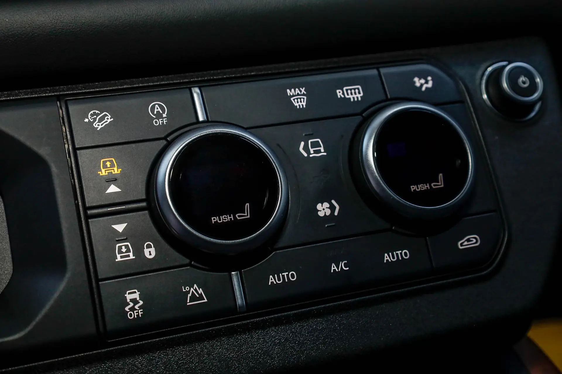 Land Rover Defender, 2024 26