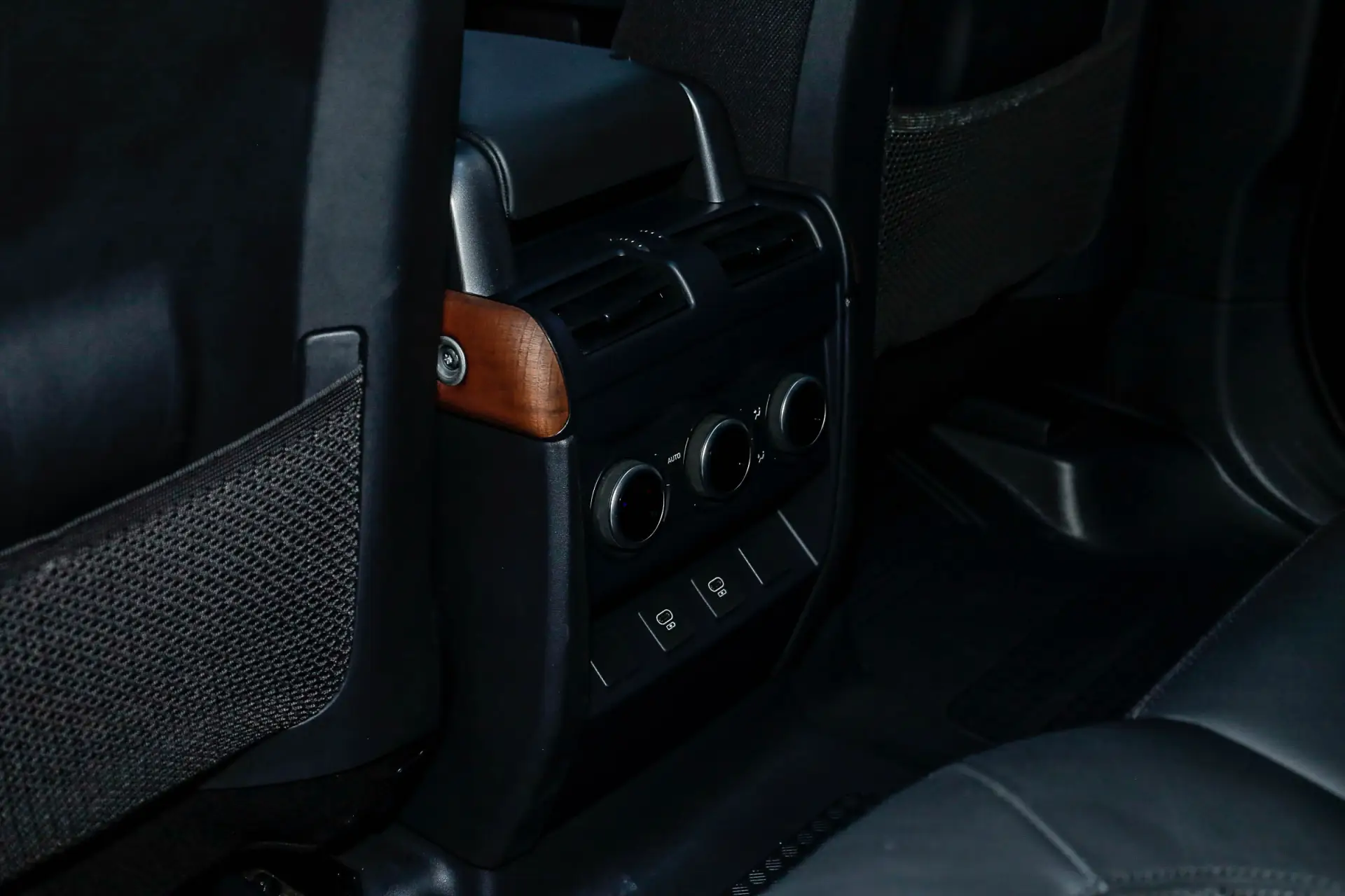 Land Rover Defender, 2024 31