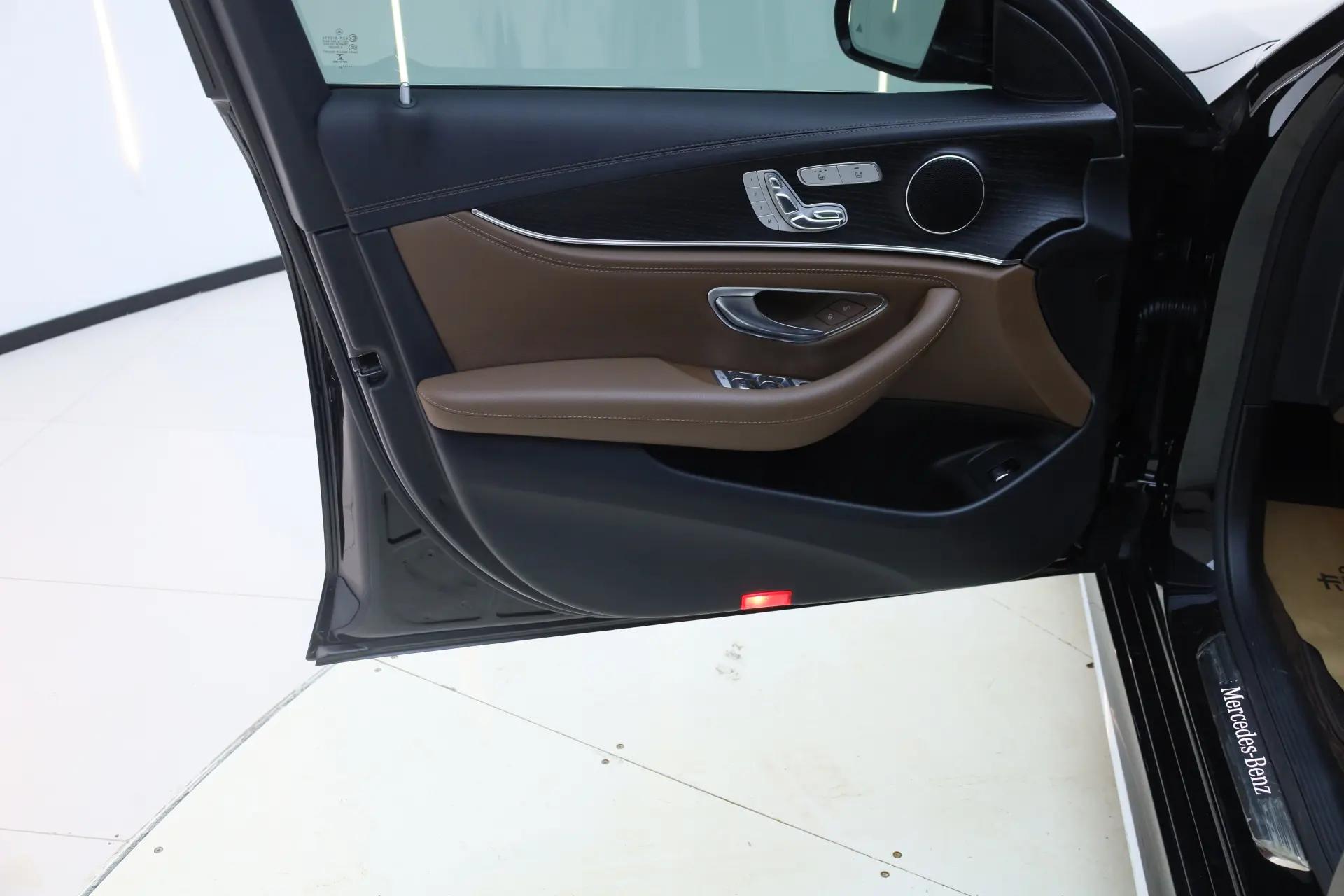 Mercedes-Benz E 300 L, 2021 18