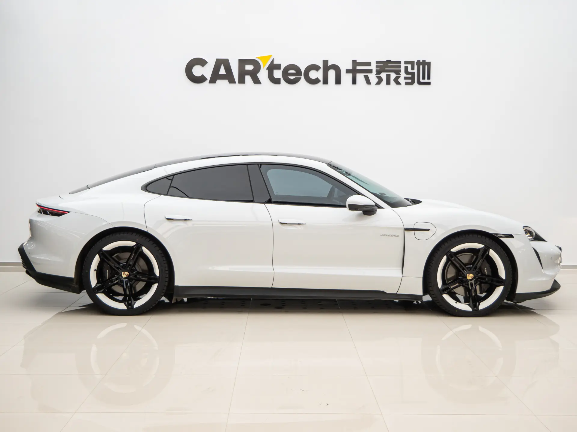 Porsche Taycan, 2024 3