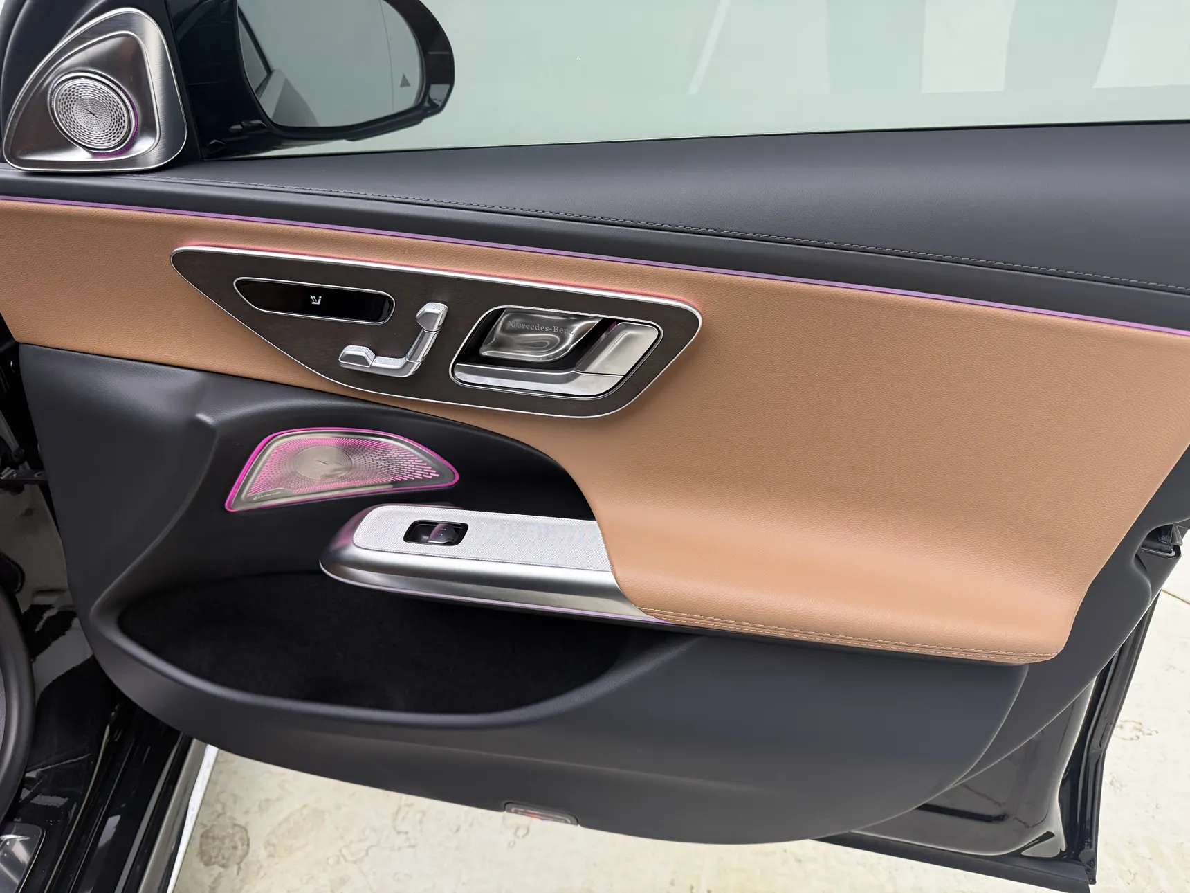 Mercedes-Benz E 300 L, 2025 12