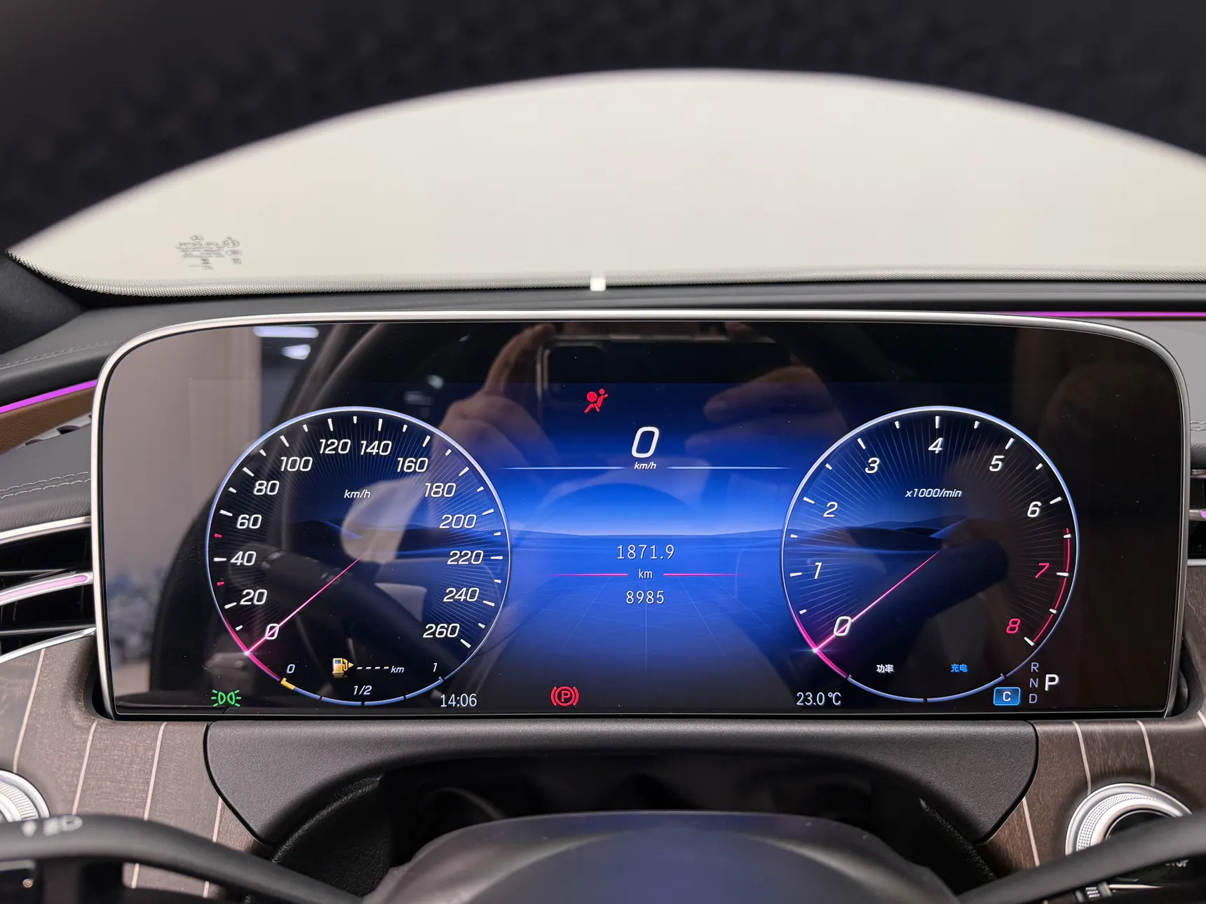 Mercedes-Benz E 300 L, 2025 11