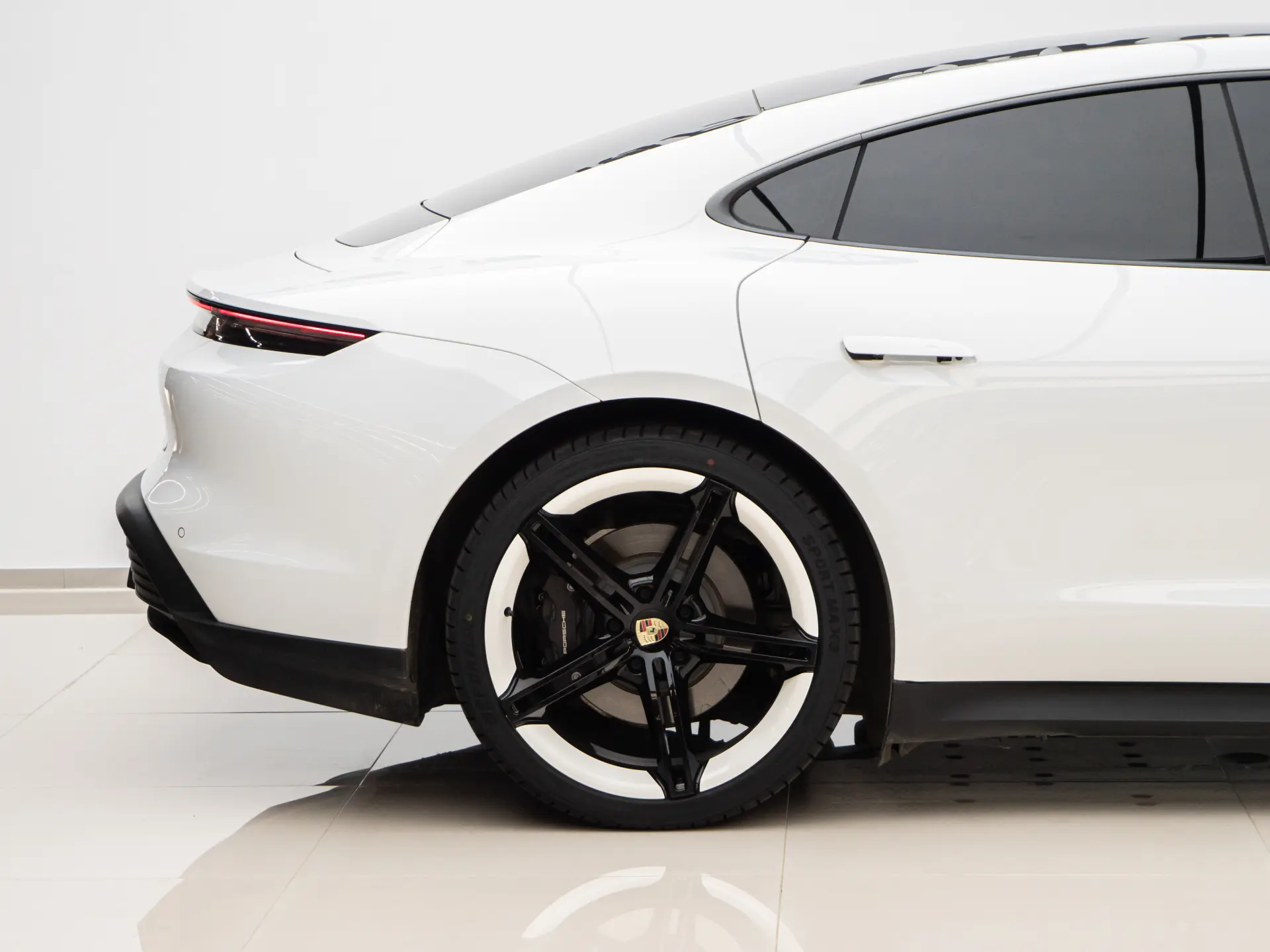 Porsche Taycan, 2024 10